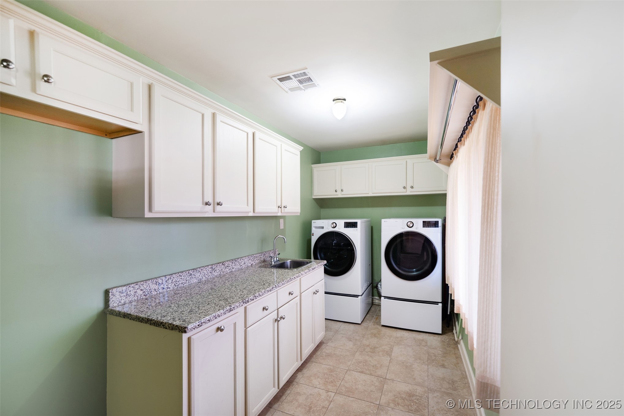 2430 E 38th Street S Property Photo 37