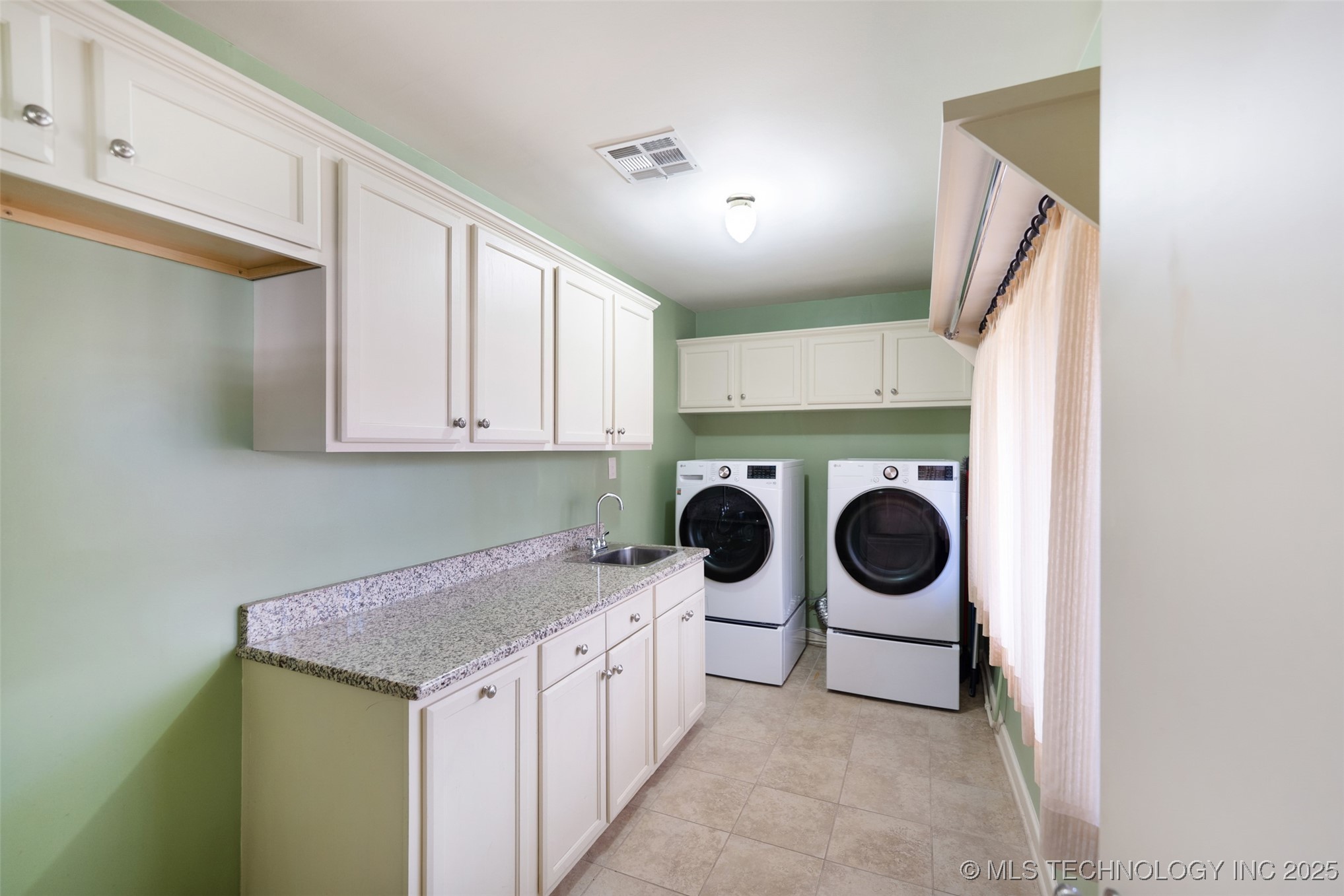 2430 E 38th Street S Property Photo 38