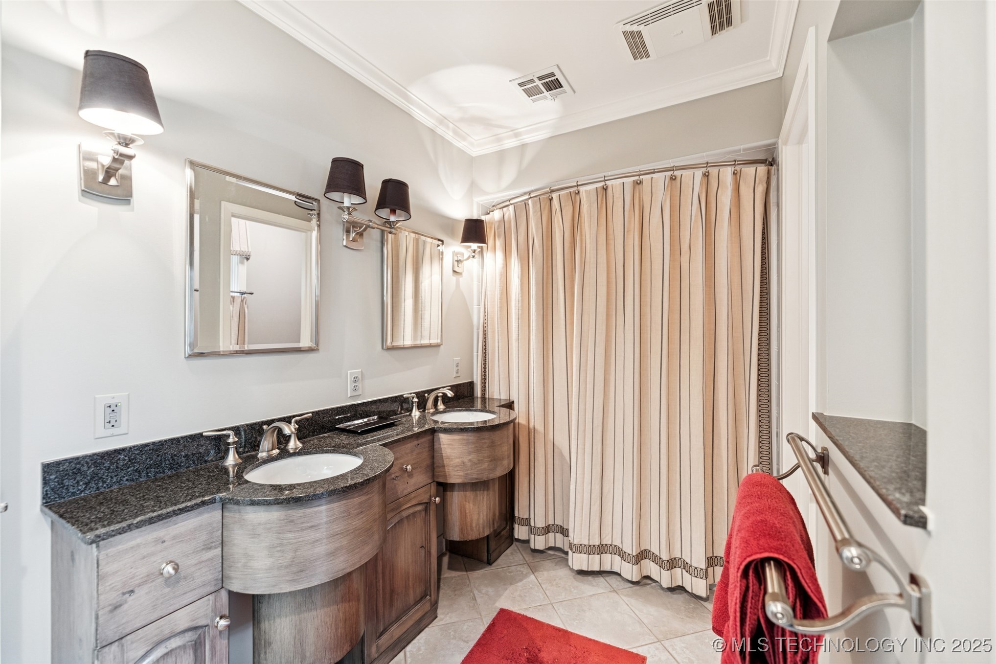 2430 E 38th Street S Property Photo 39