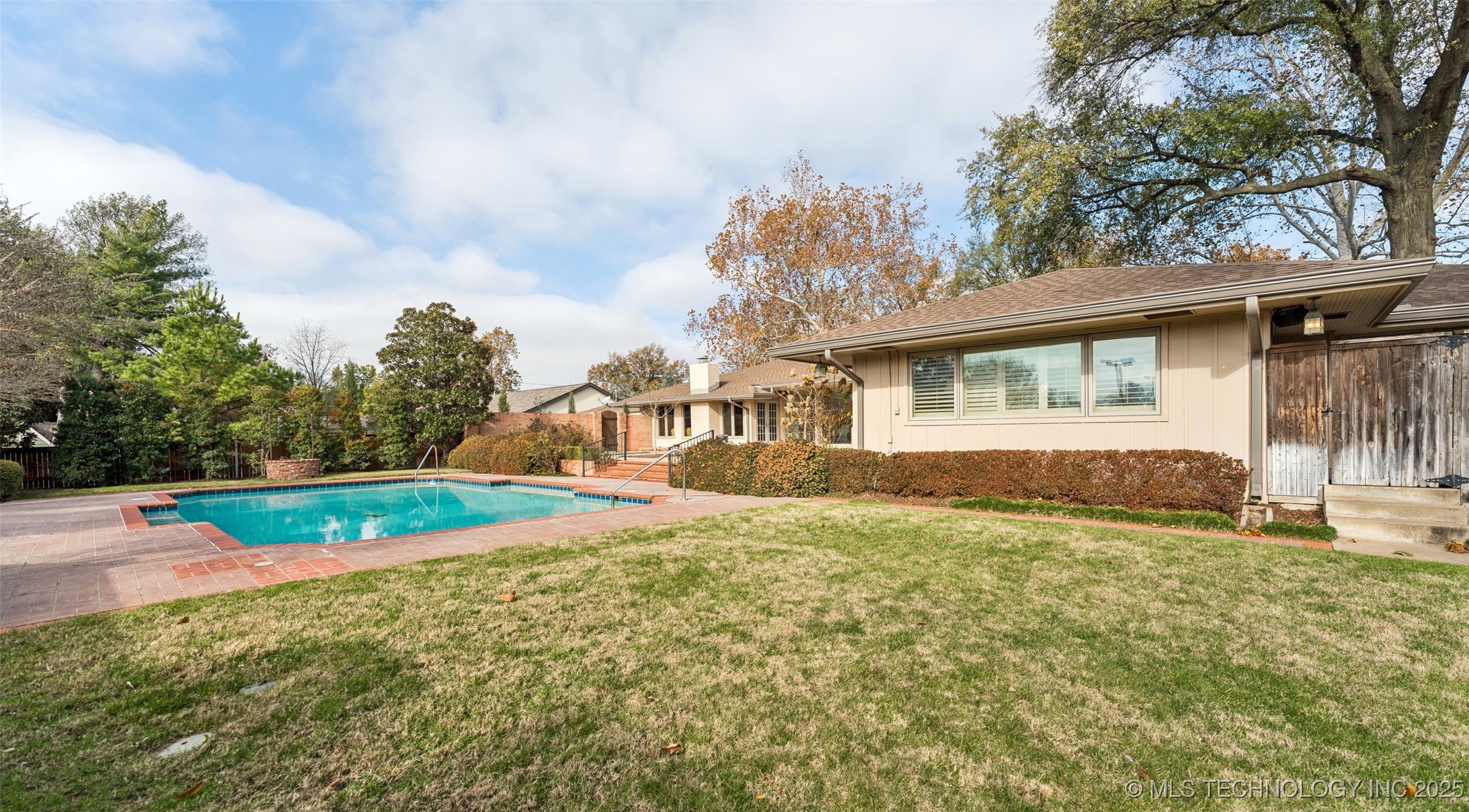 2430 E 38th Street S Property Photo 45