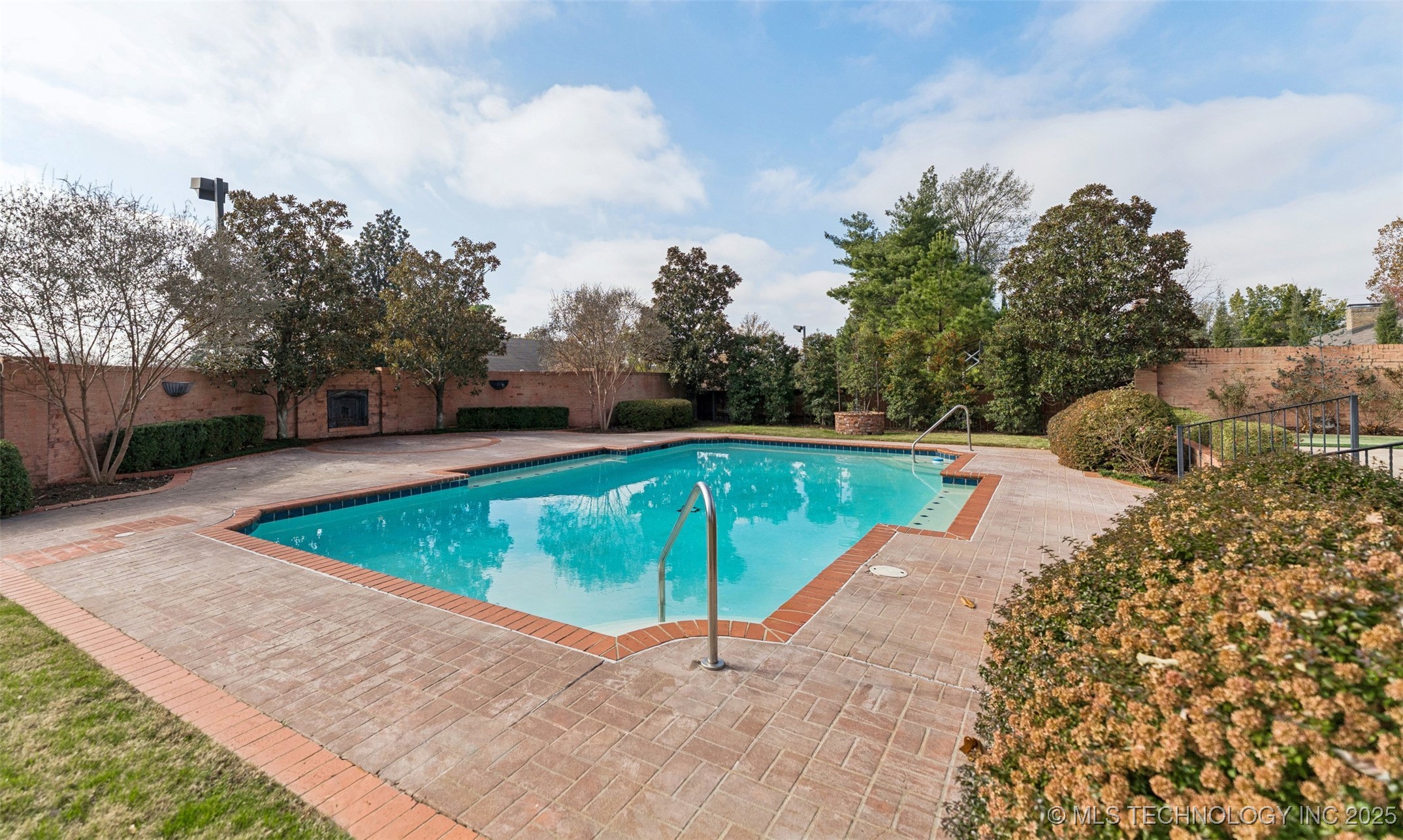 2430 E 38th Street S Property Photo 47