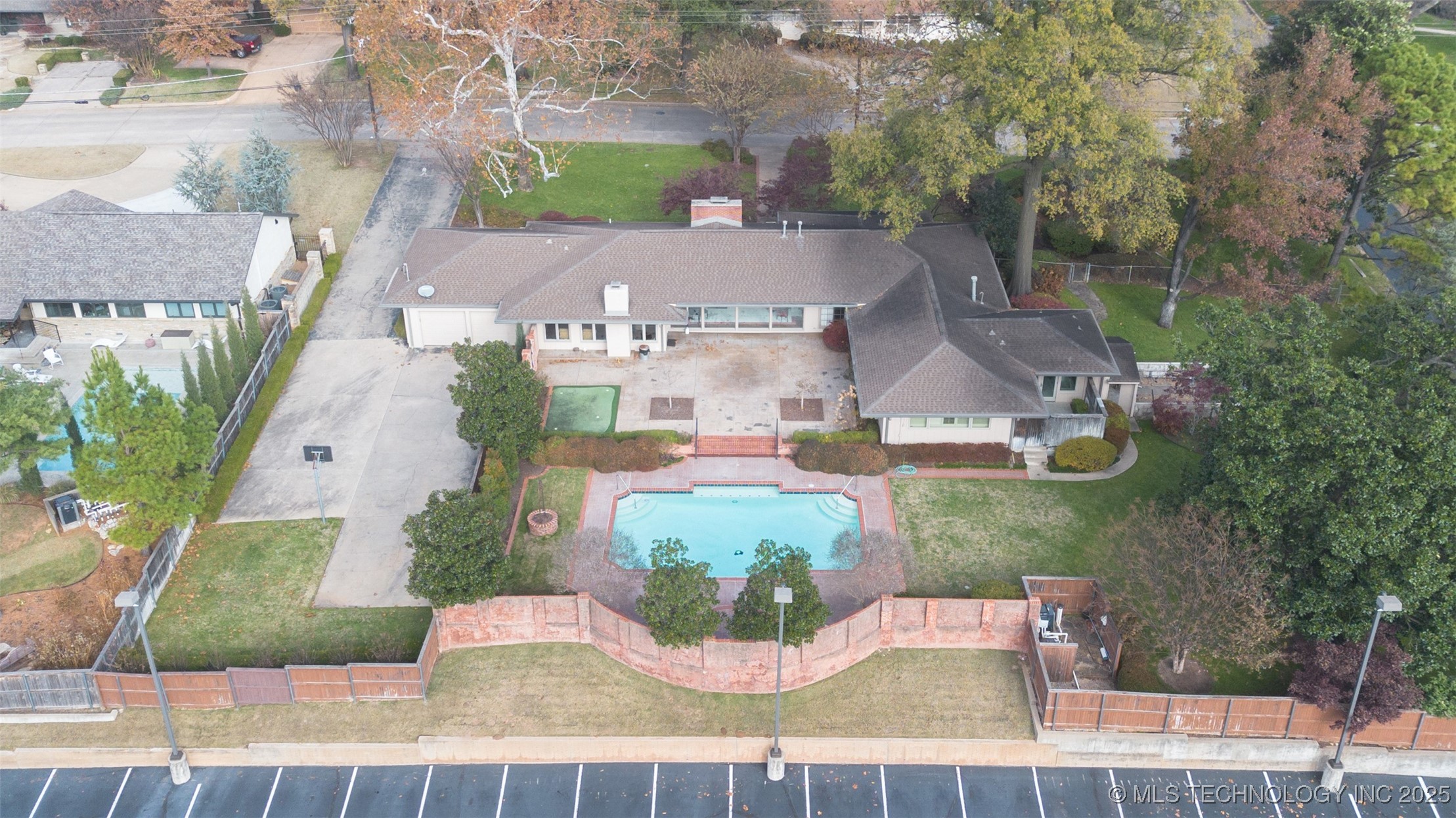 2430 E 38th Street S Property Photo 53