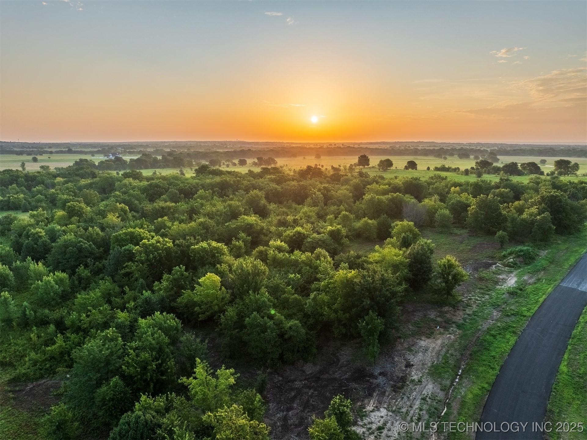 09 W 195th Street S Property Photo 3