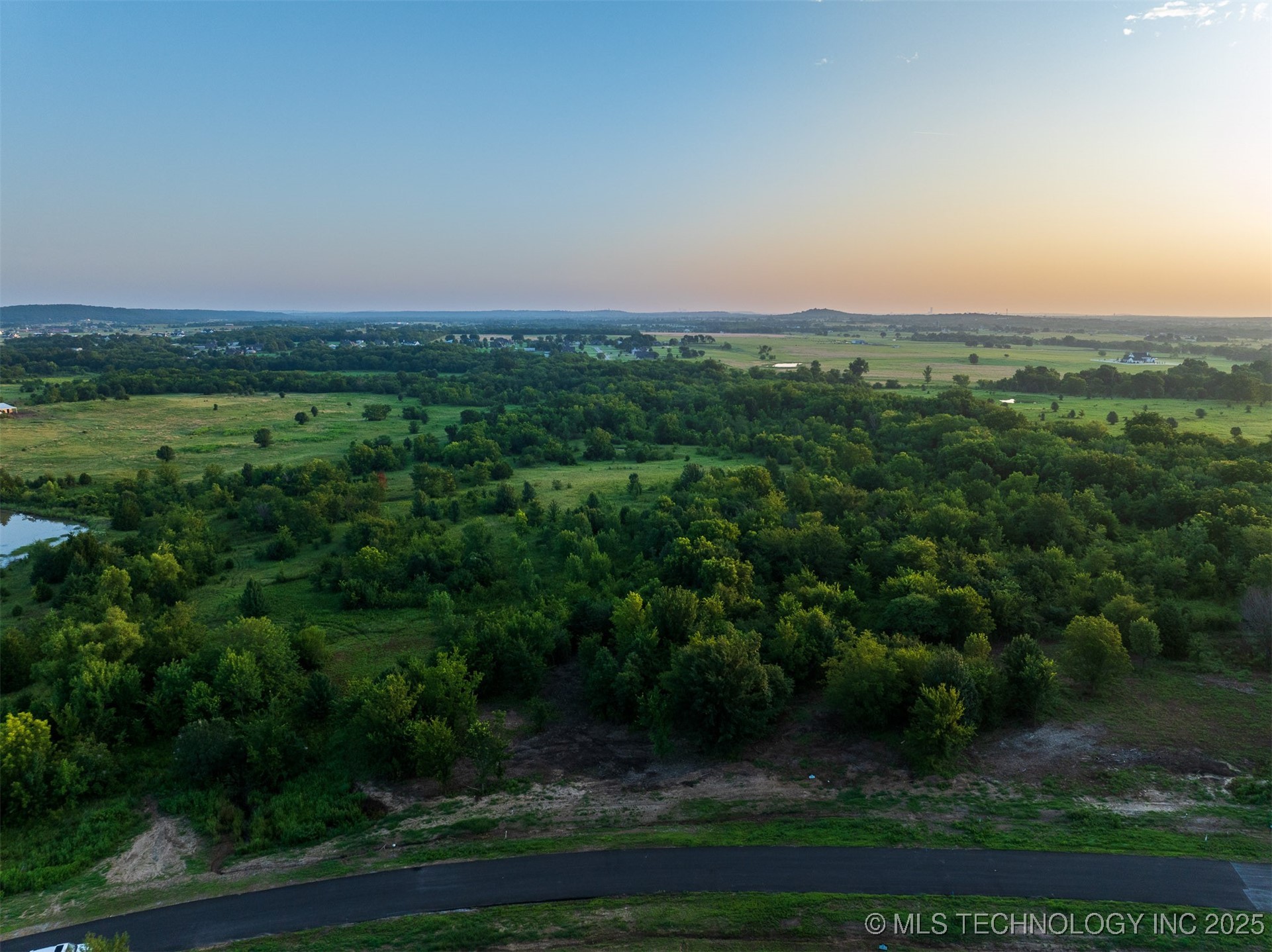 09 W 195th Street S Property Photo 7