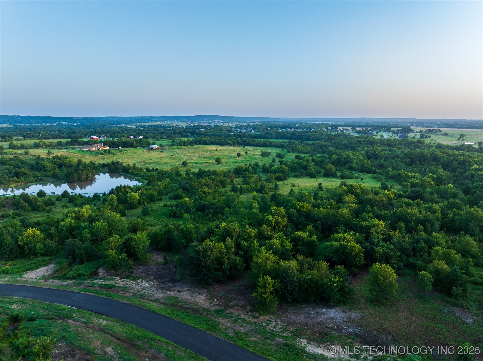 09 W 195th Street S Property Photo 8