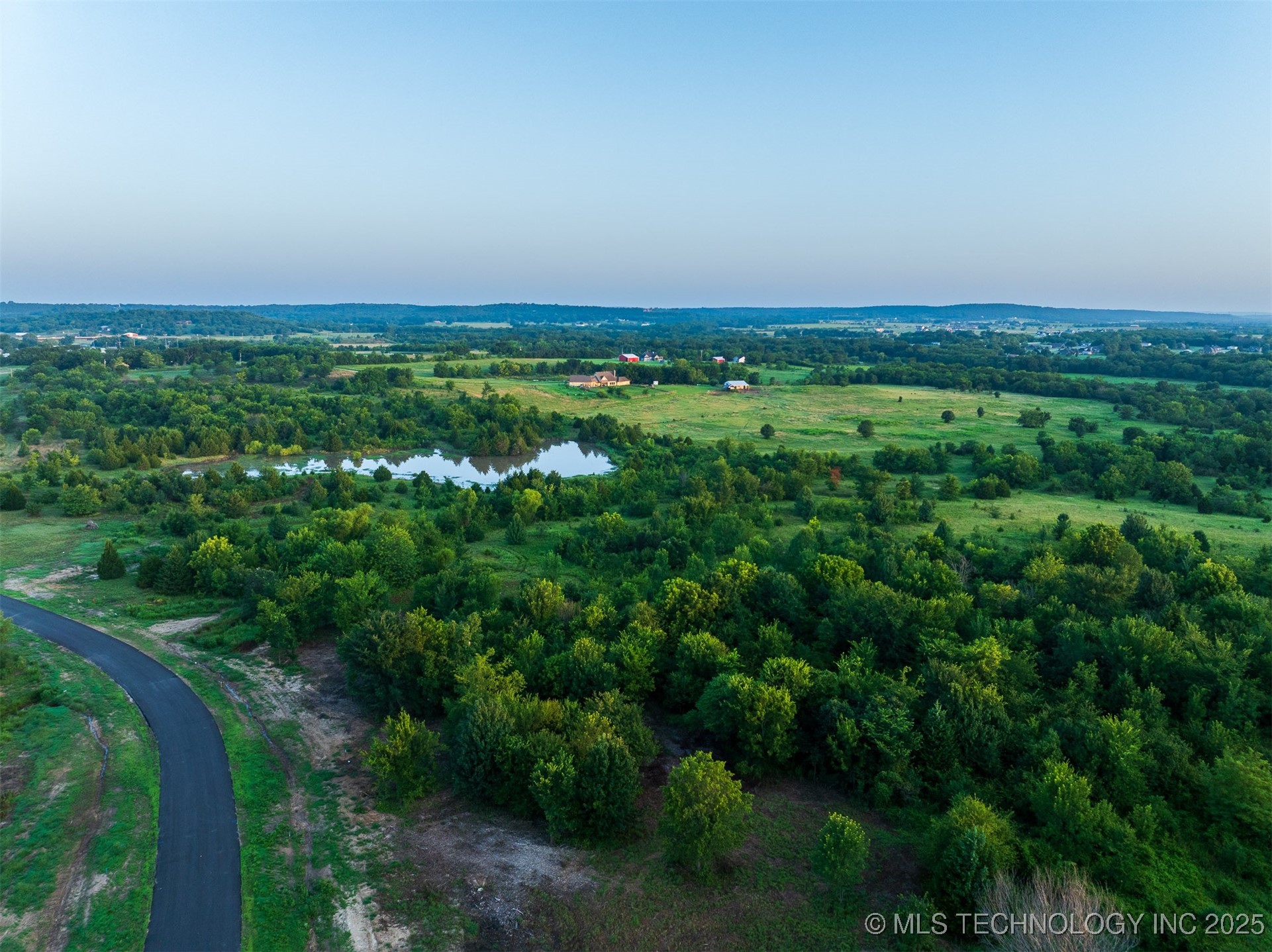 09 W 195th Street S Property Photo 9