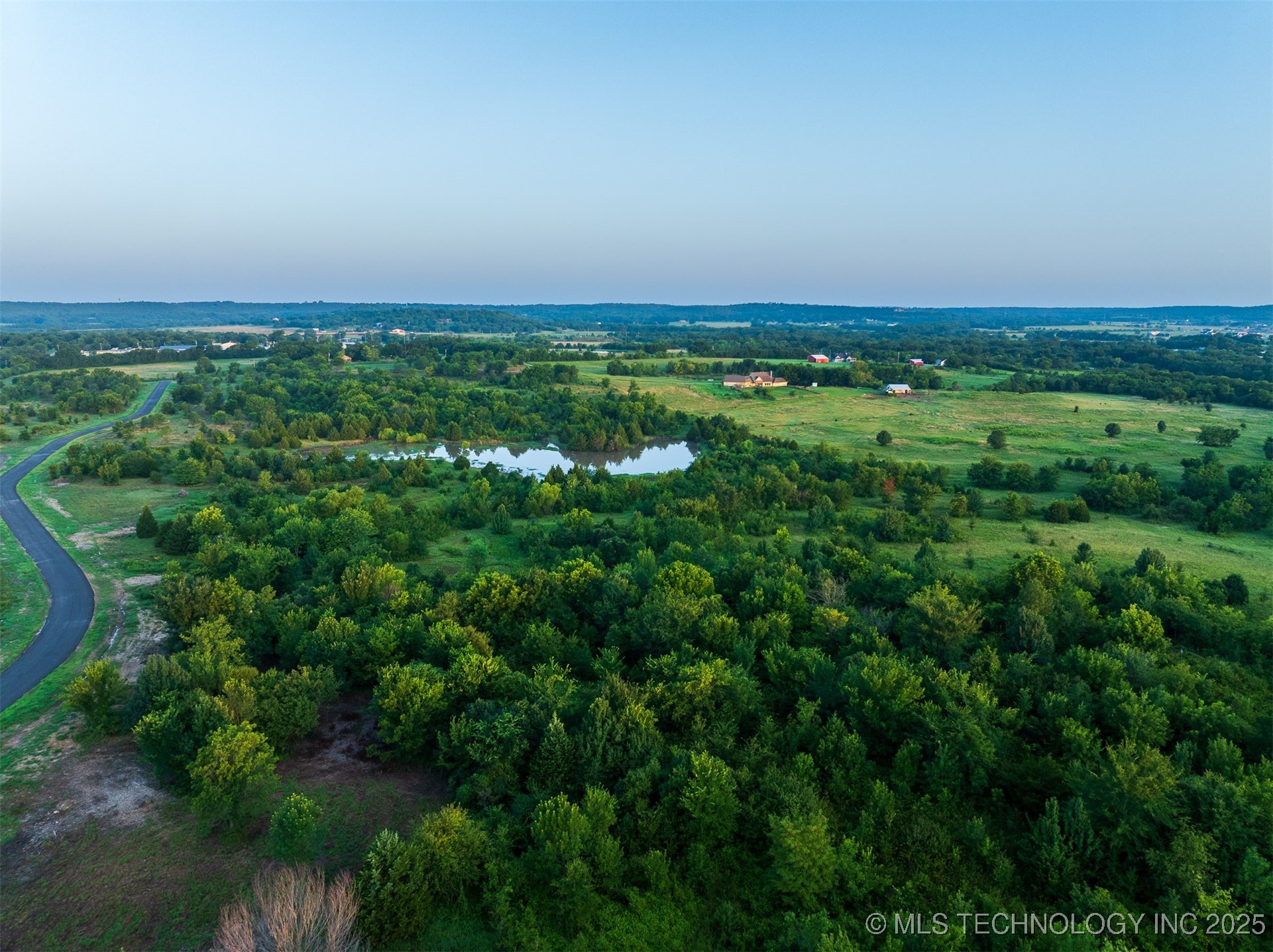 09 W 195th Street S Property Photo 10