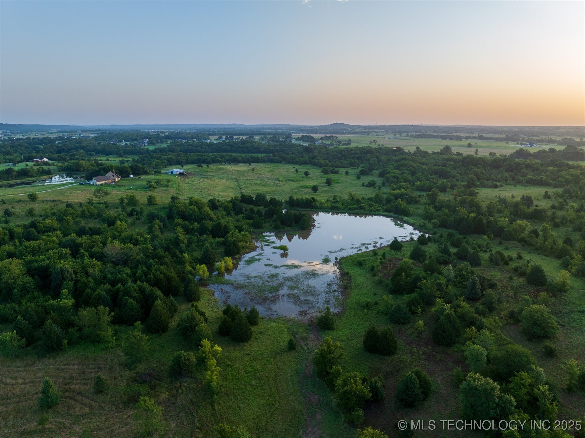 07 W 195th Street S Property Photo 5
