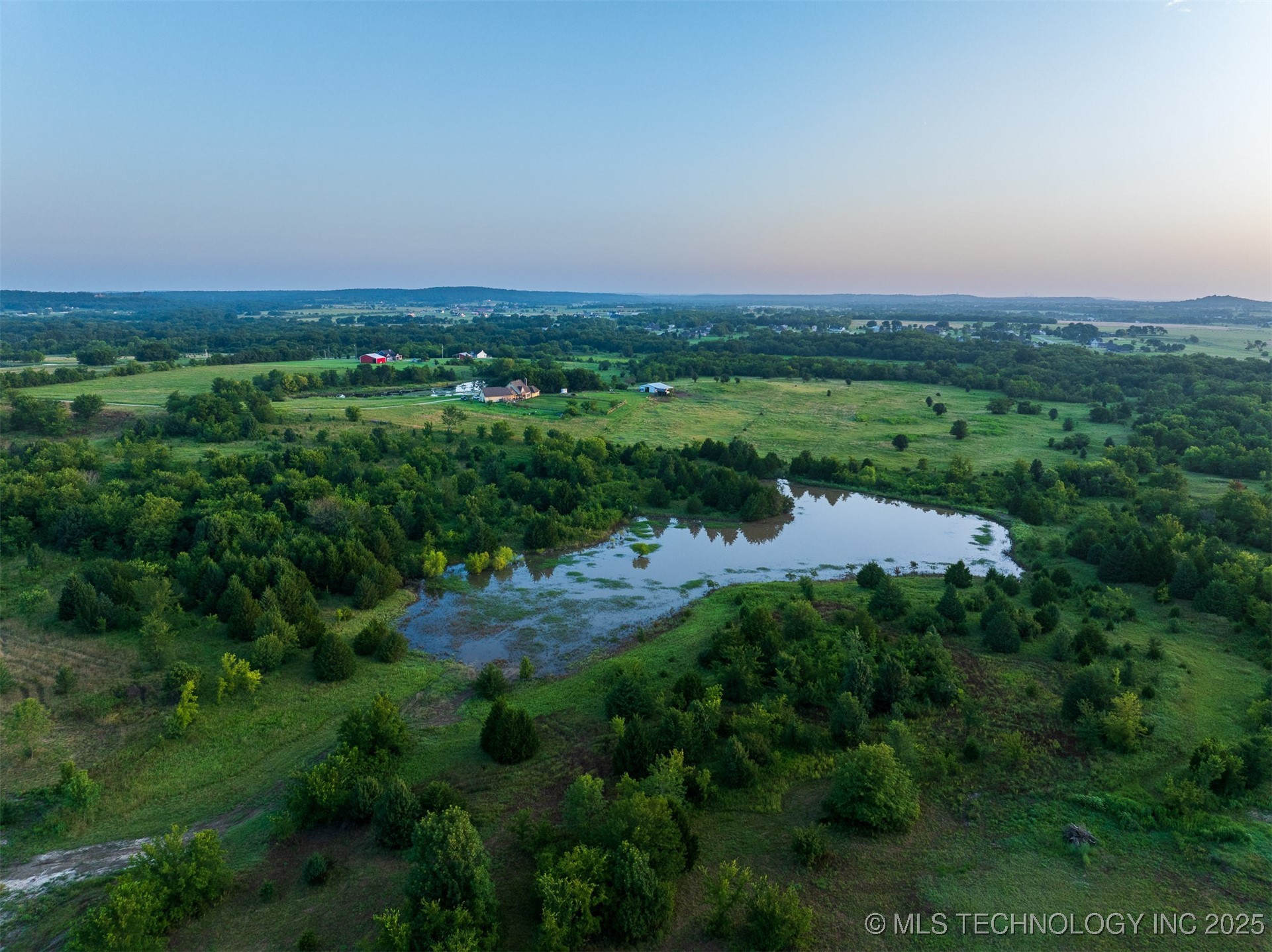 07 W 195th Street S Property Photo 6