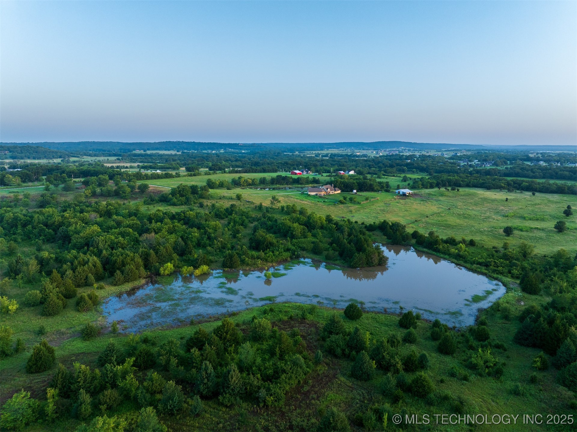 07 W 195th Street S Property Photo 8