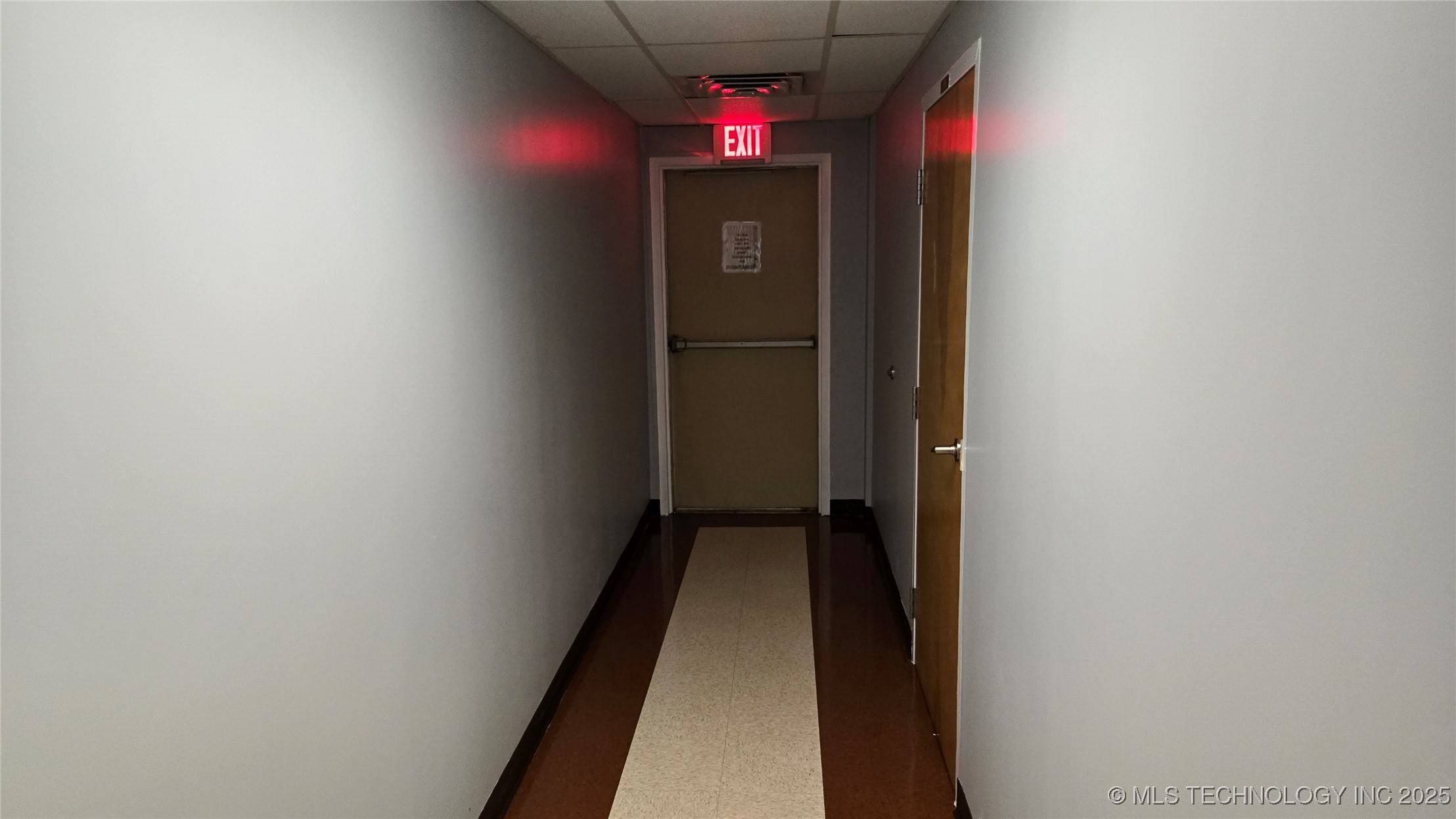 6160 S Lewis Avenue Property Photo 5