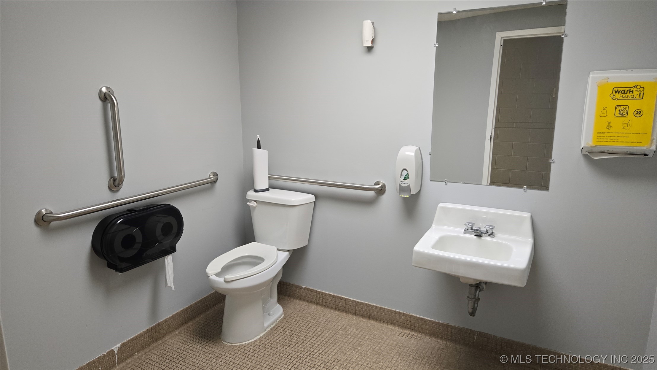 6160 S Lewis Avenue Property Photo 6