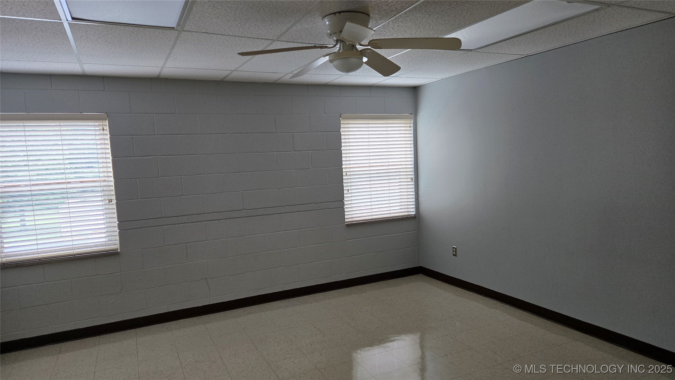 6160 S Lewis Avenue Property Photo 9