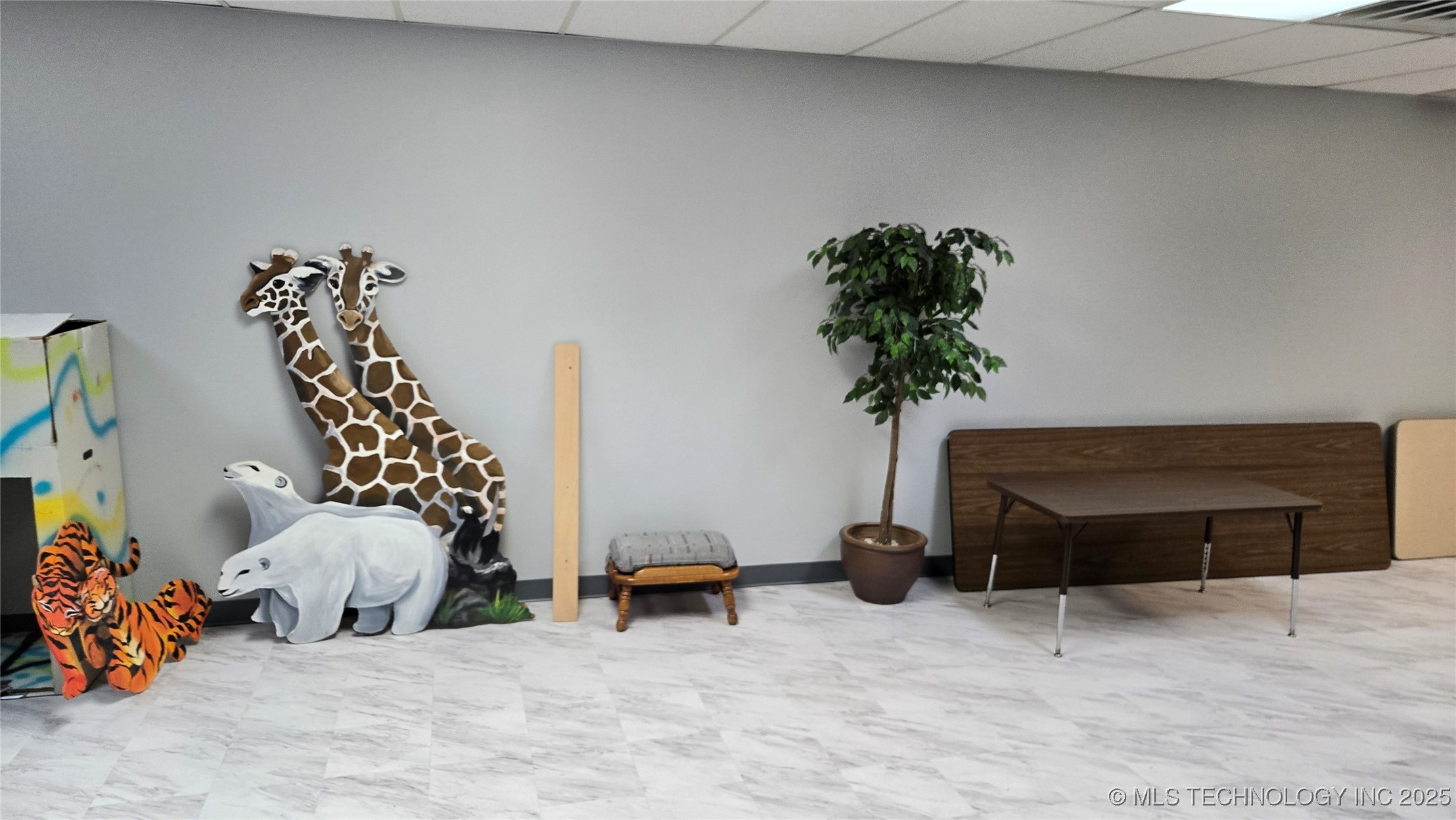 6160 S Lewis Avenue Property Photo 11