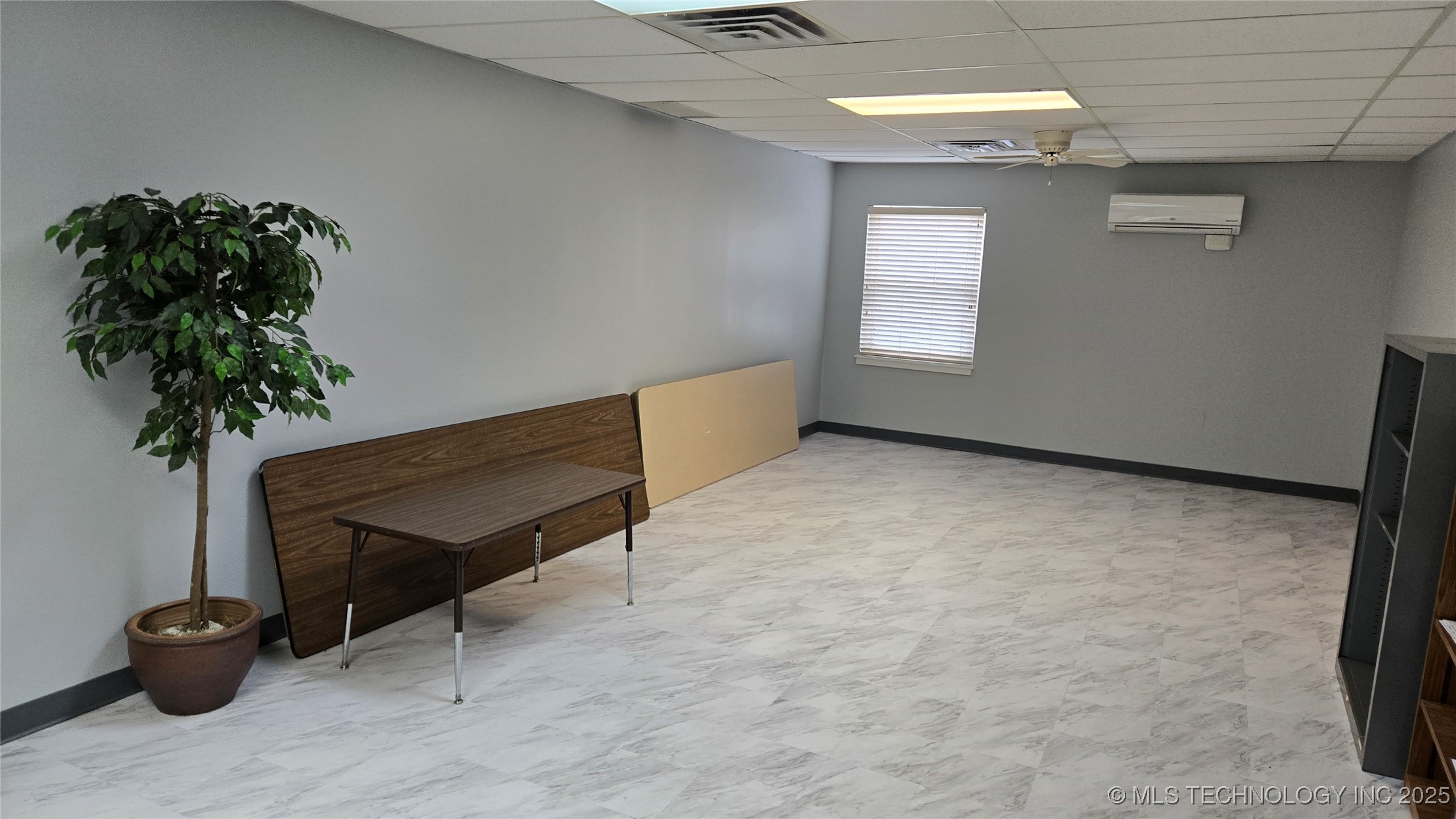 6160 S Lewis Avenue Property Photo 12