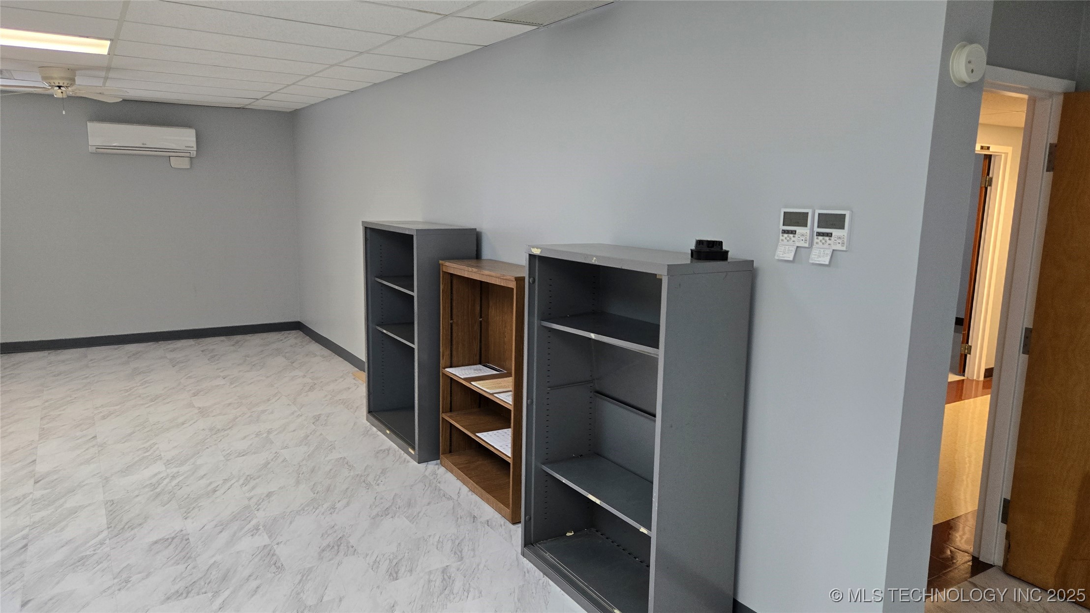 6160 S Lewis Avenue Property Photo 13