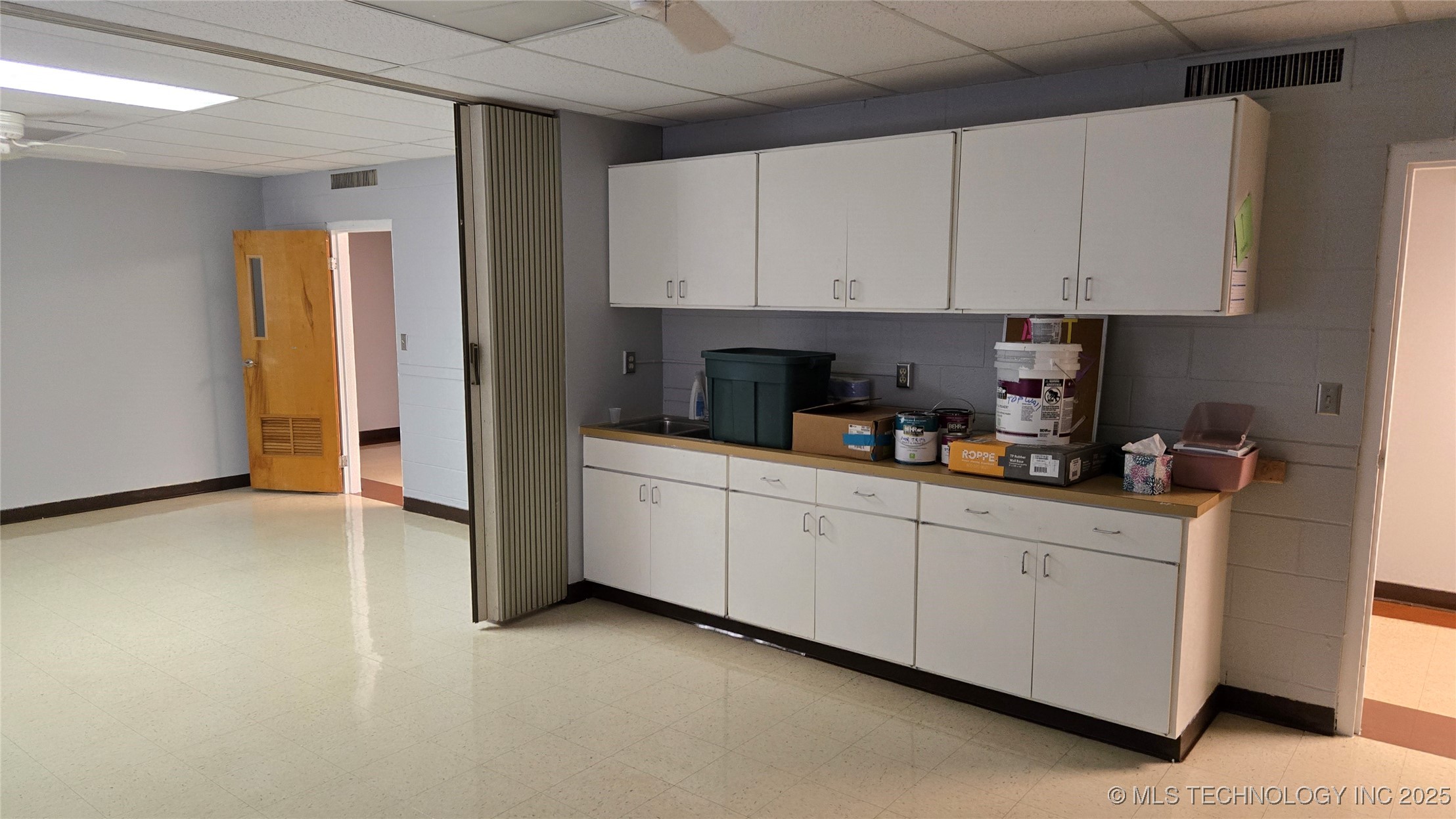 6160 S Lewis Avenue Property Photo 17