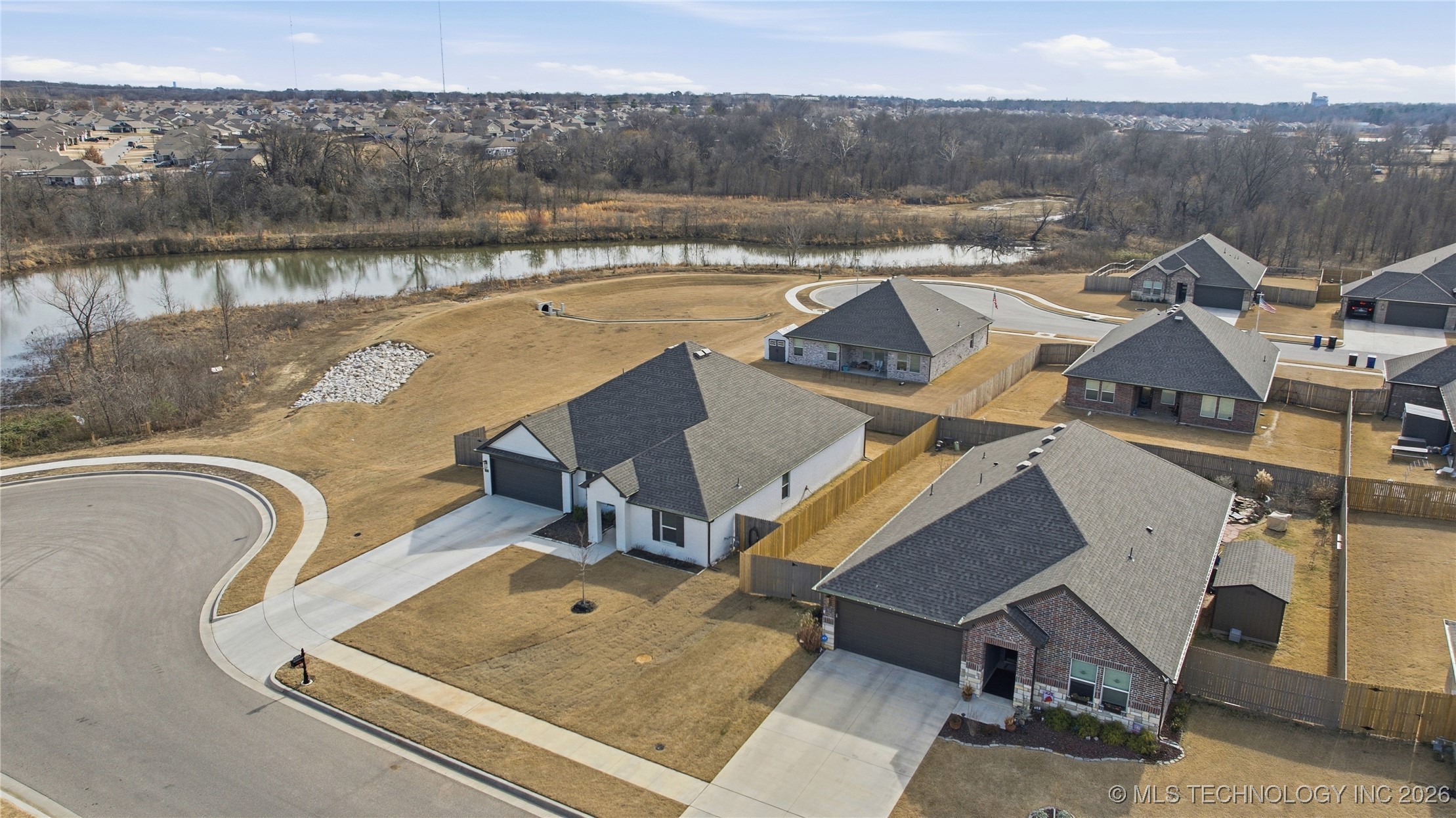 7407 E Oakridge Court Property Photo 2