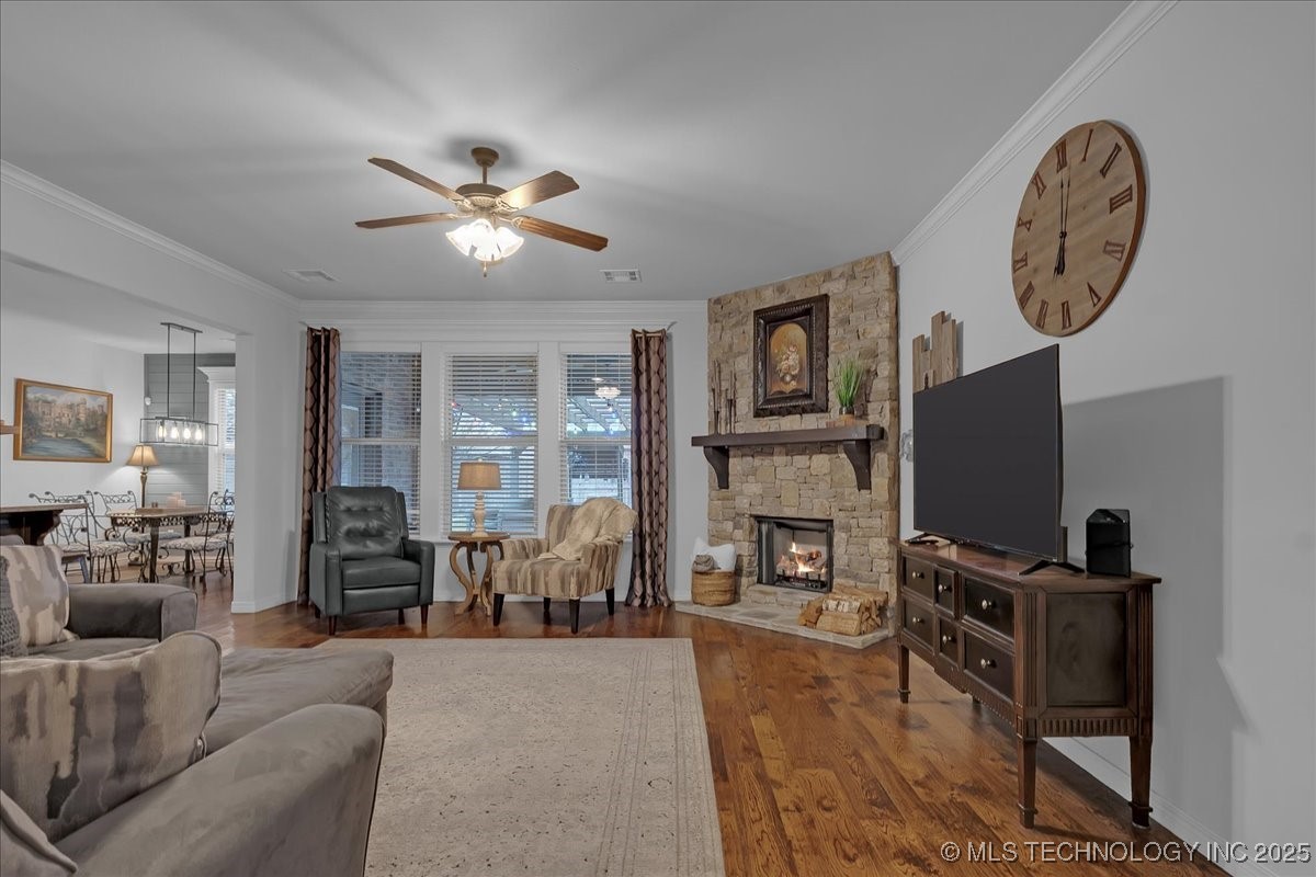 8100 S Gardenia Avenue Property Photo 7