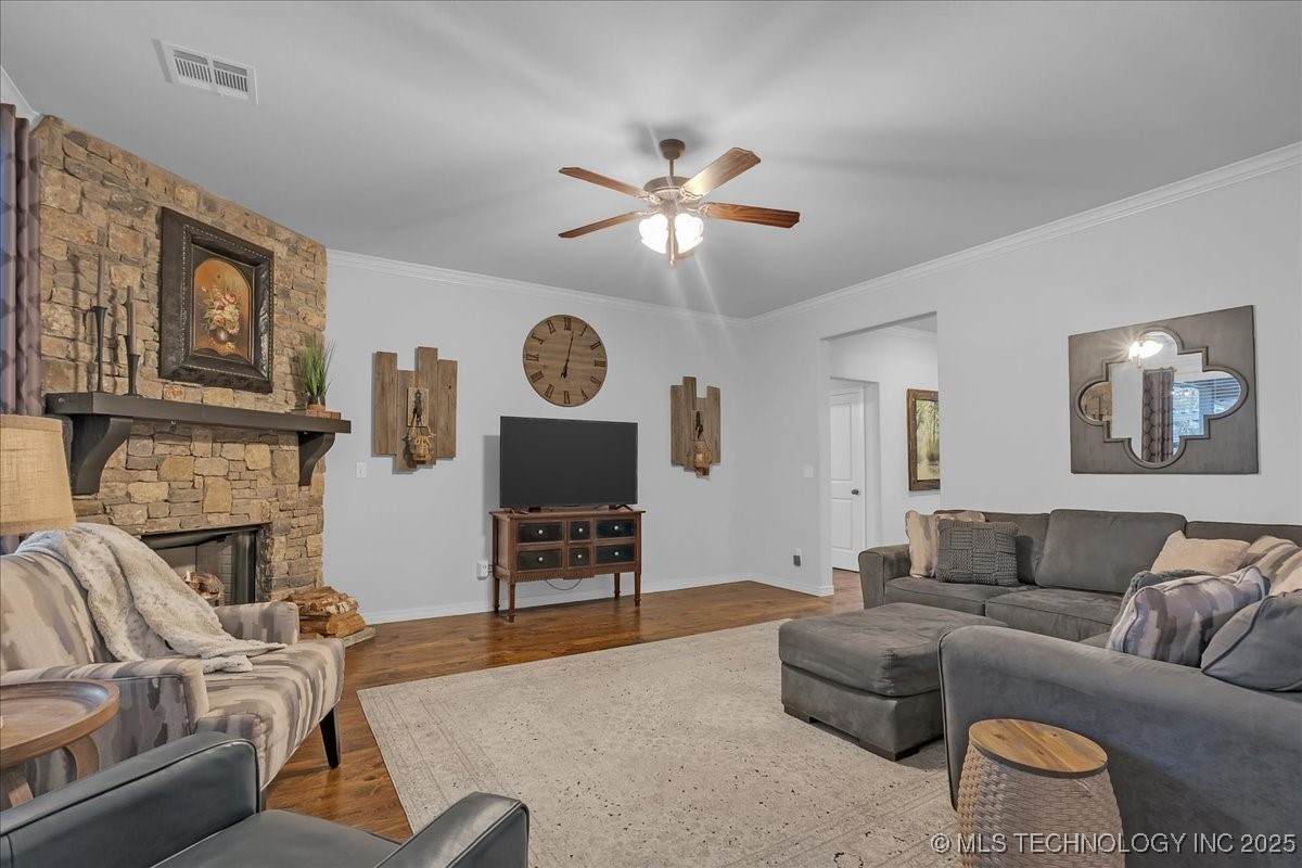 8100 S Gardenia Avenue Property Photo 10