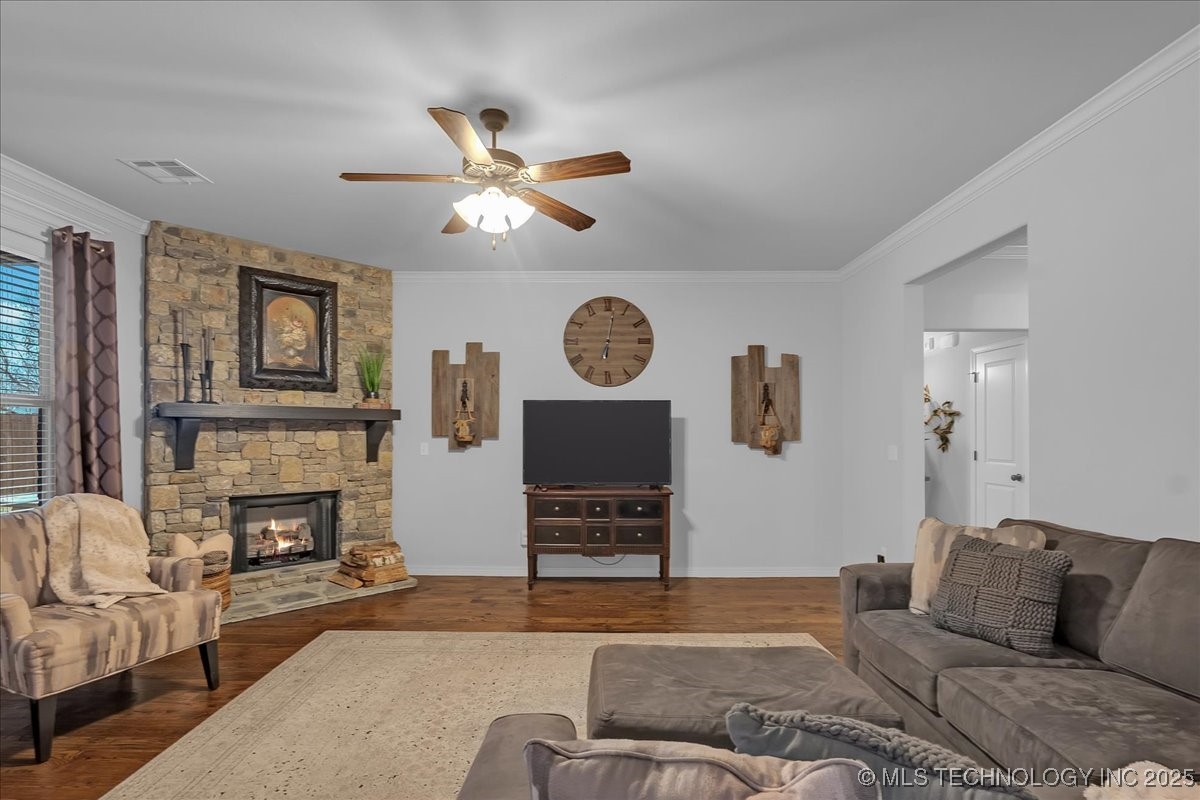 8100 S Gardenia Avenue Property Photo 11