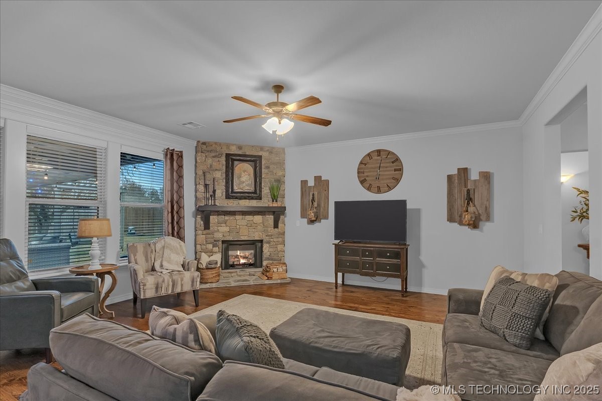 8100 S Gardenia Avenue Property Photo 12