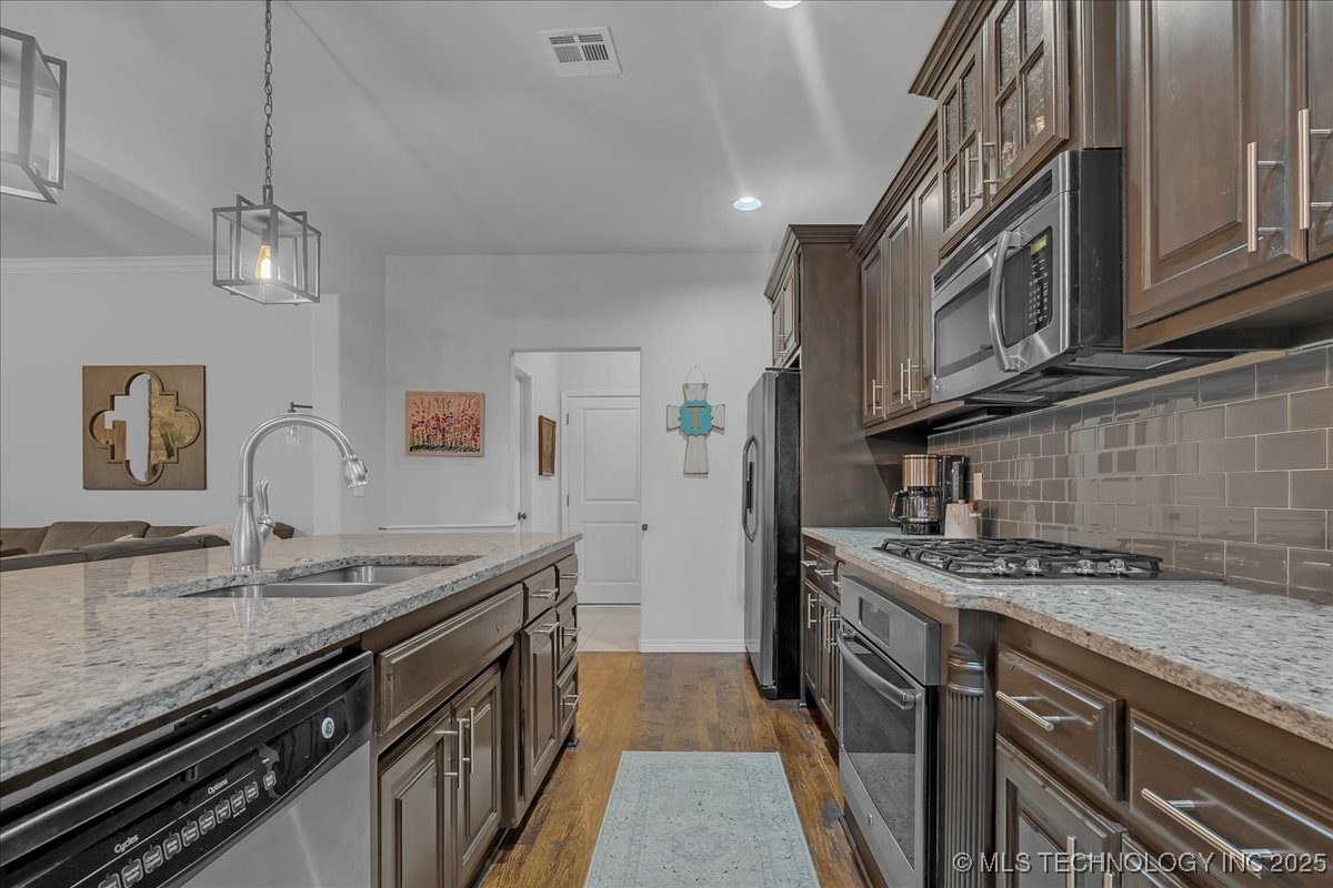 8100 S Gardenia Avenue Property Photo 16