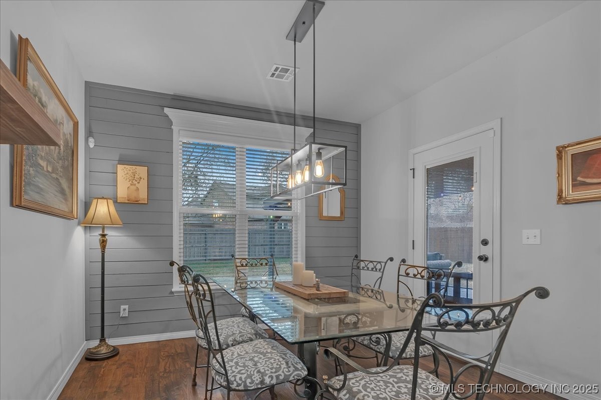 8100 S Gardenia Avenue Property Photo 22