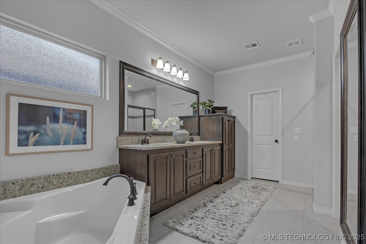 8100 S Gardenia Avenue Property Photo 30