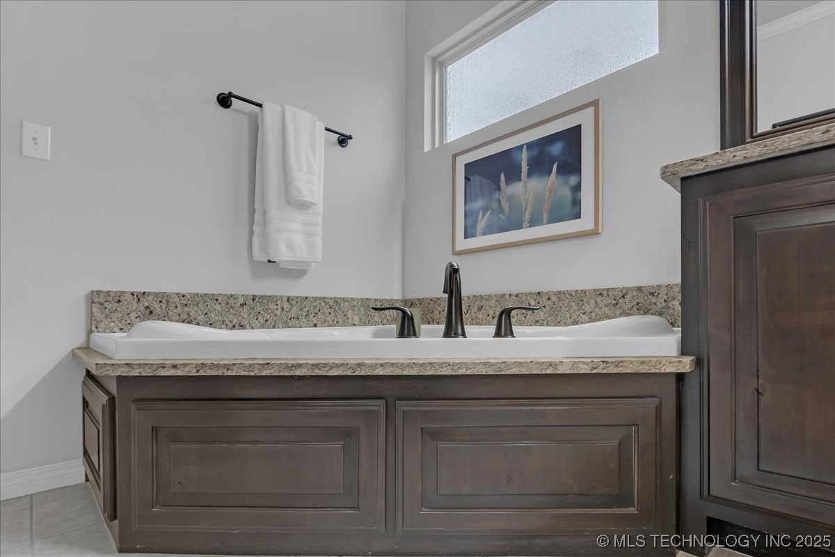 8100 S Gardenia Avenue Property Photo 34