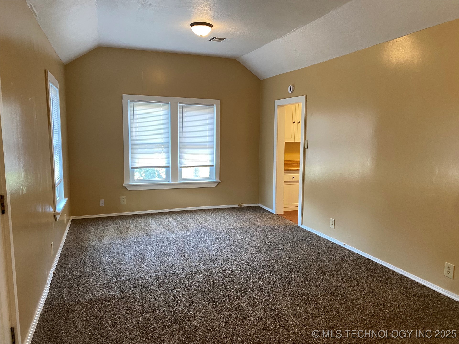 2419 S Olympia Avenue A Property Photo 3