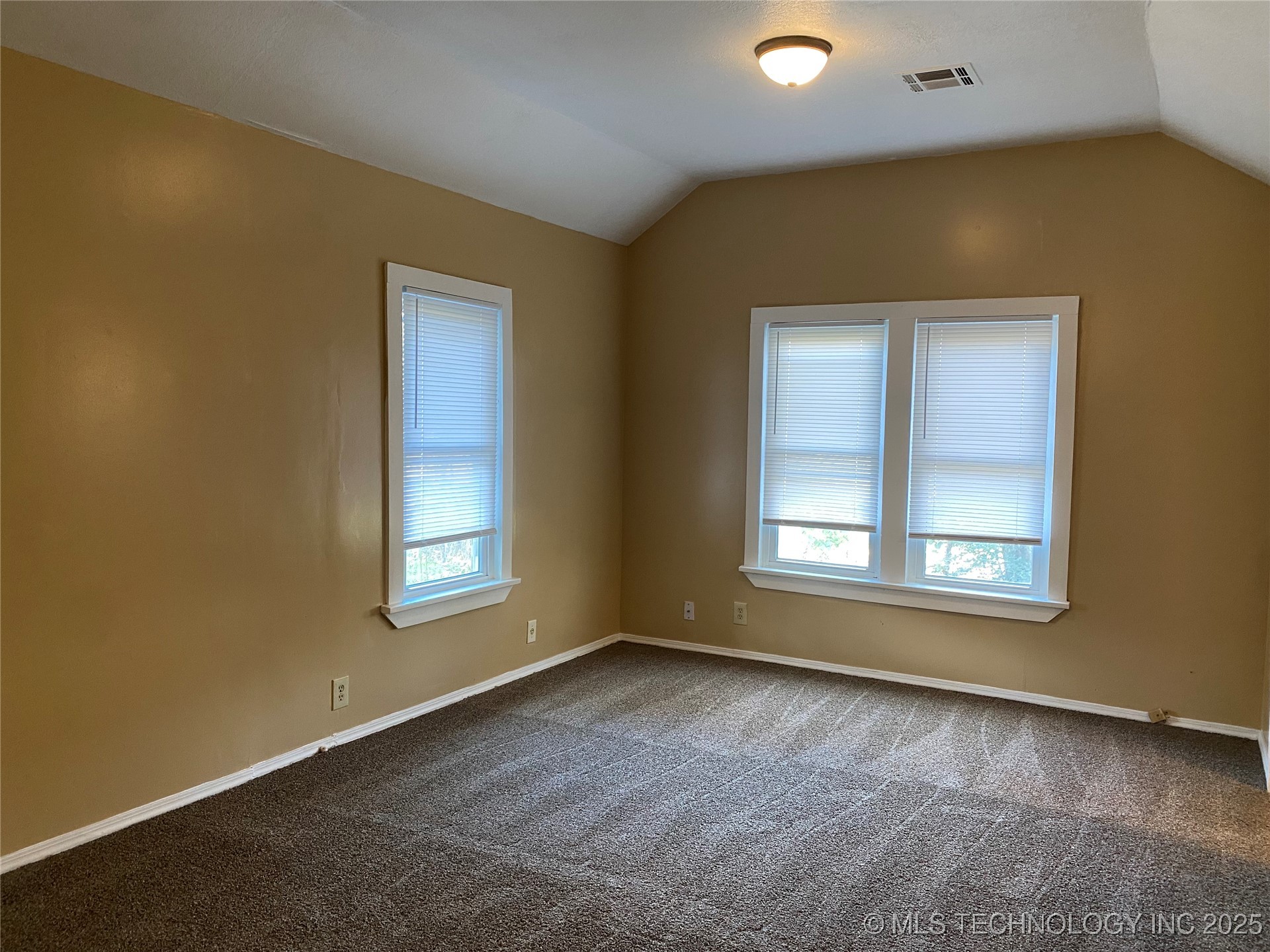 2419 S Olympia Avenue A Property Photo 4