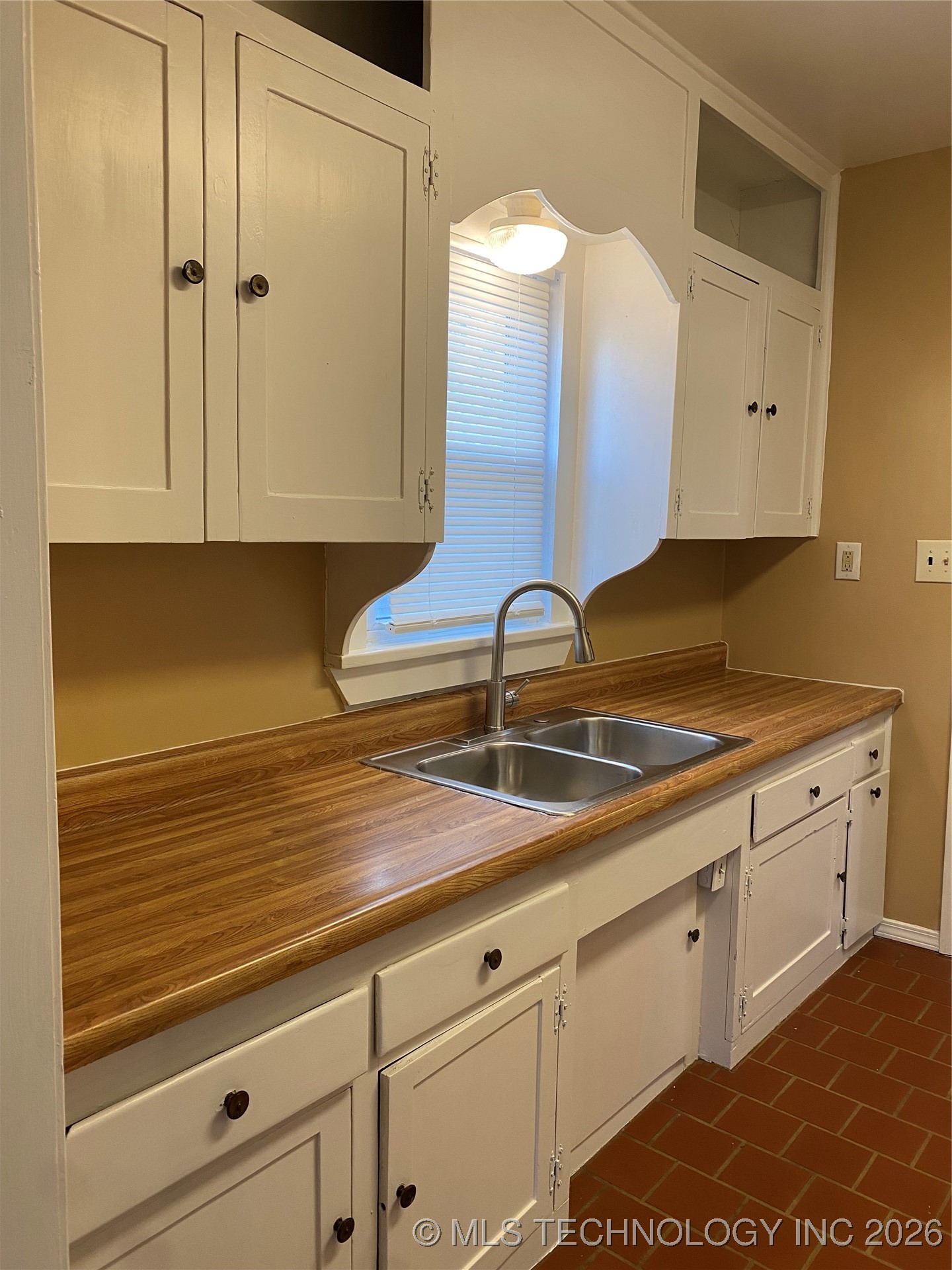 2419 S Olympia Avenue A Property Photo 7