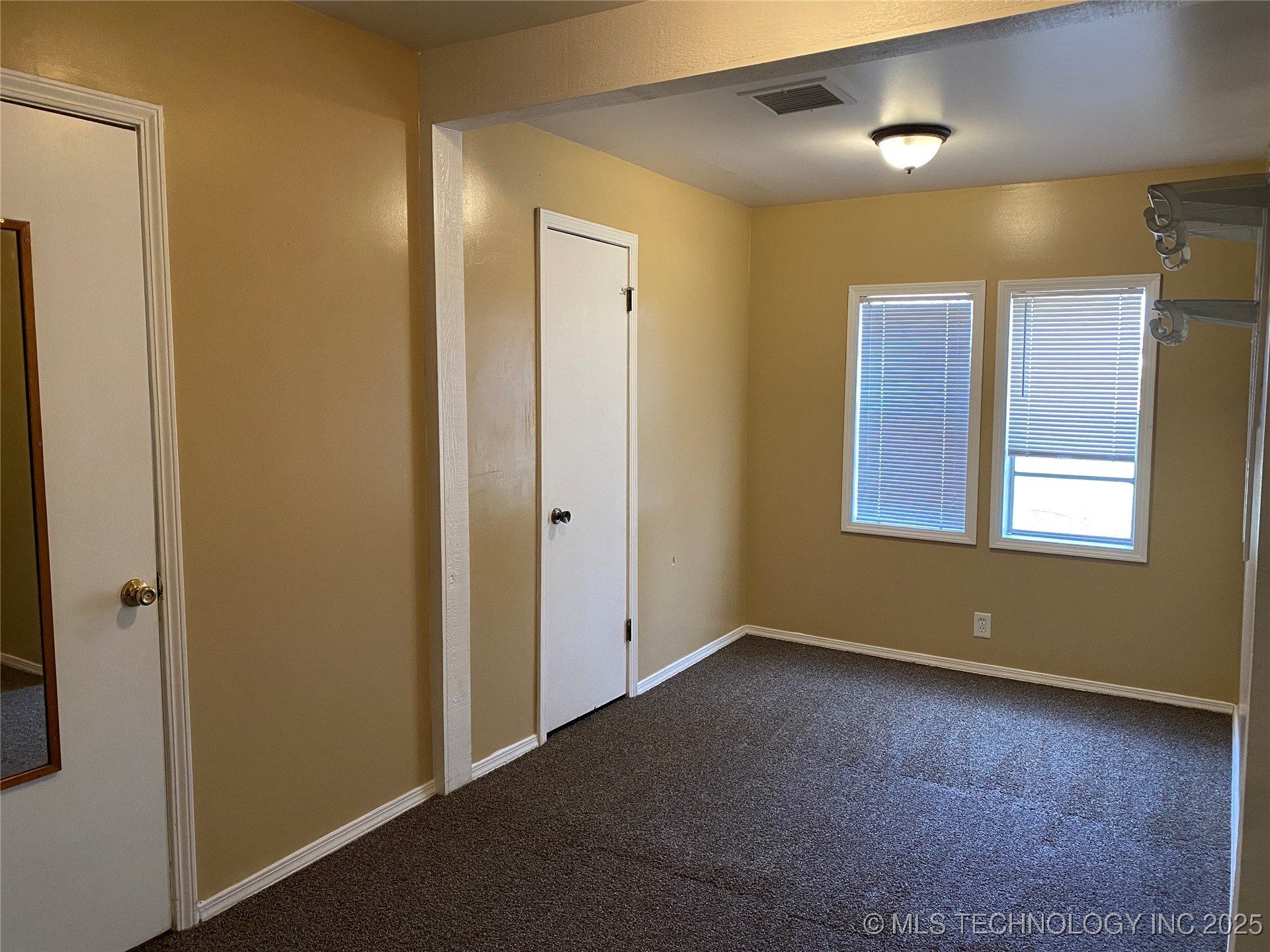 2419 S Olympia Avenue A Property Photo 9