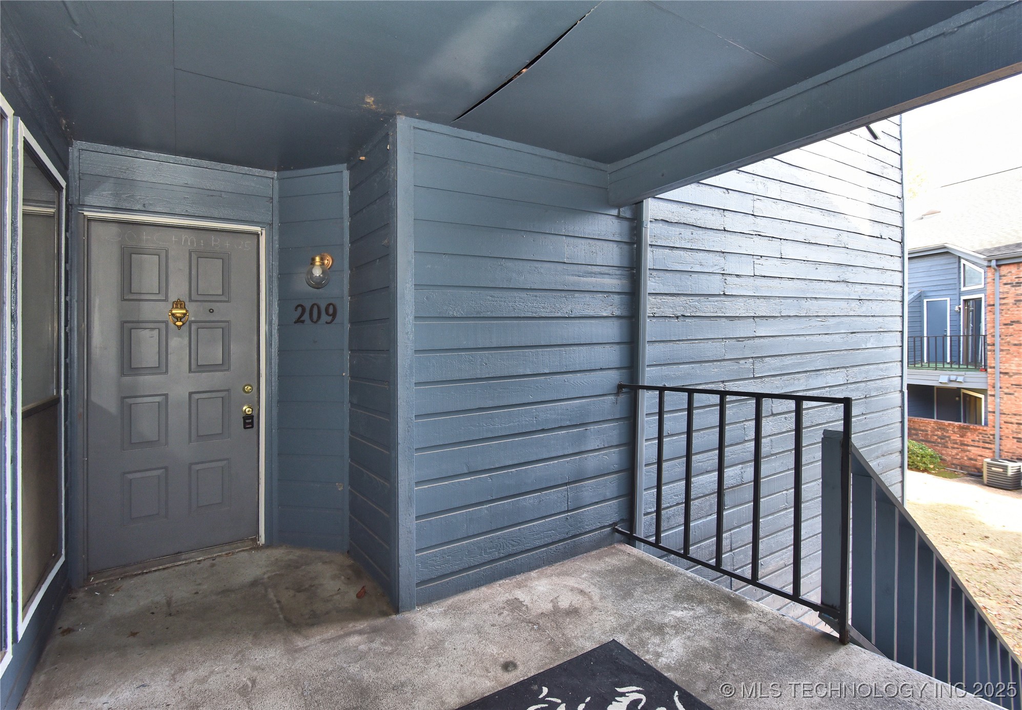 2549860 Property Photo 1