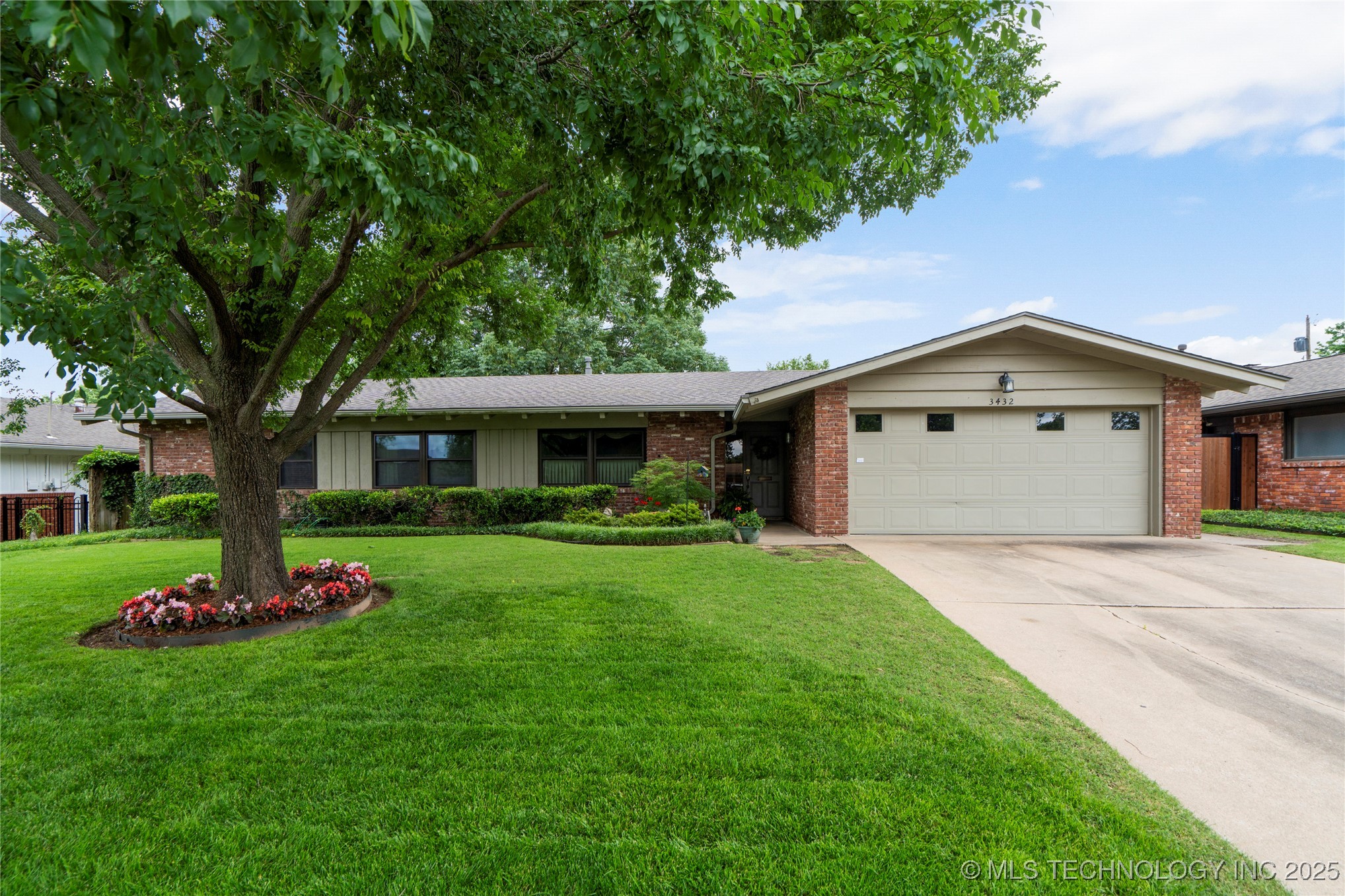 3432 E 57th Place Property Photo 6