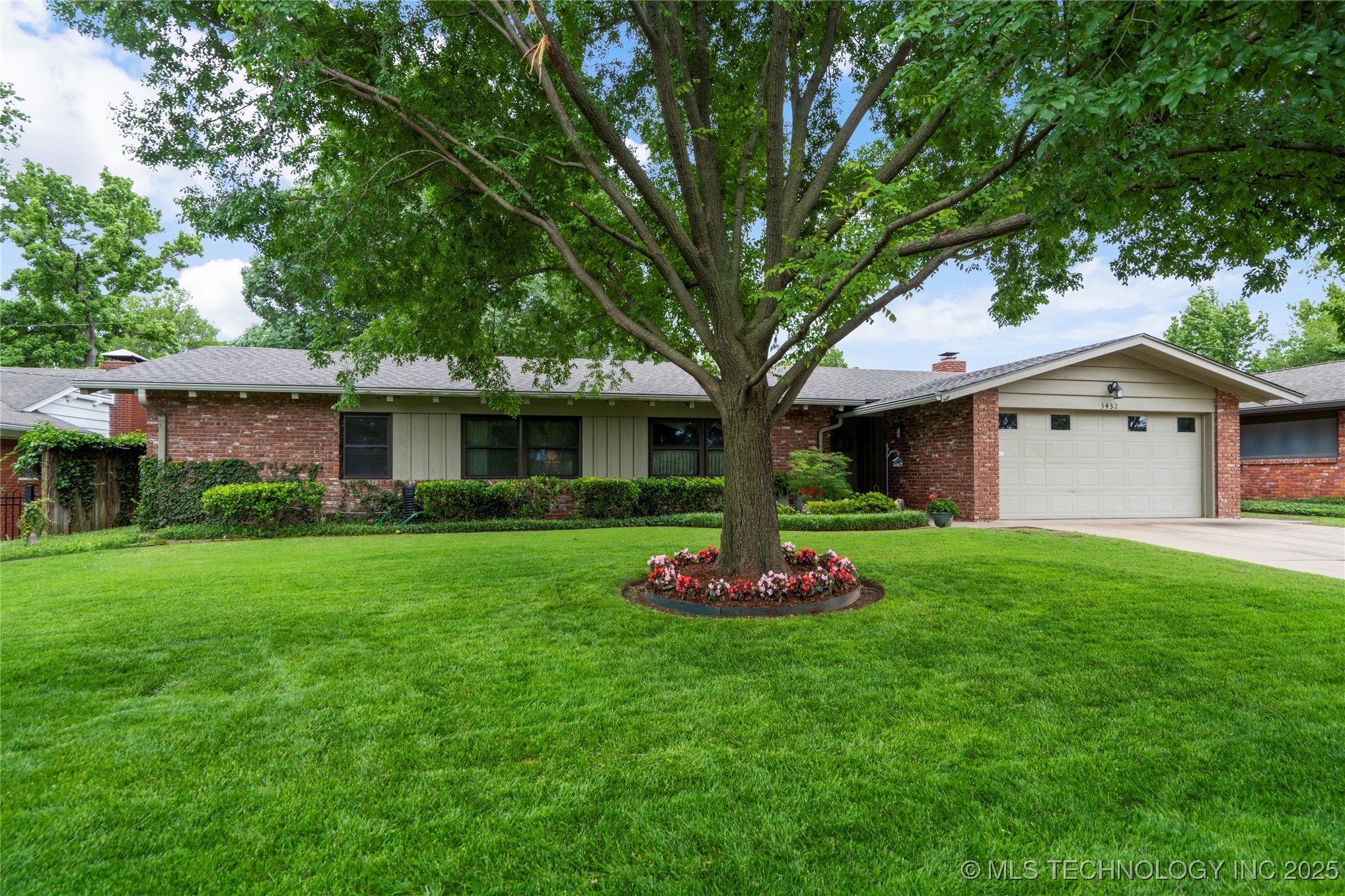 3432 E 57th Place Property Photo 7