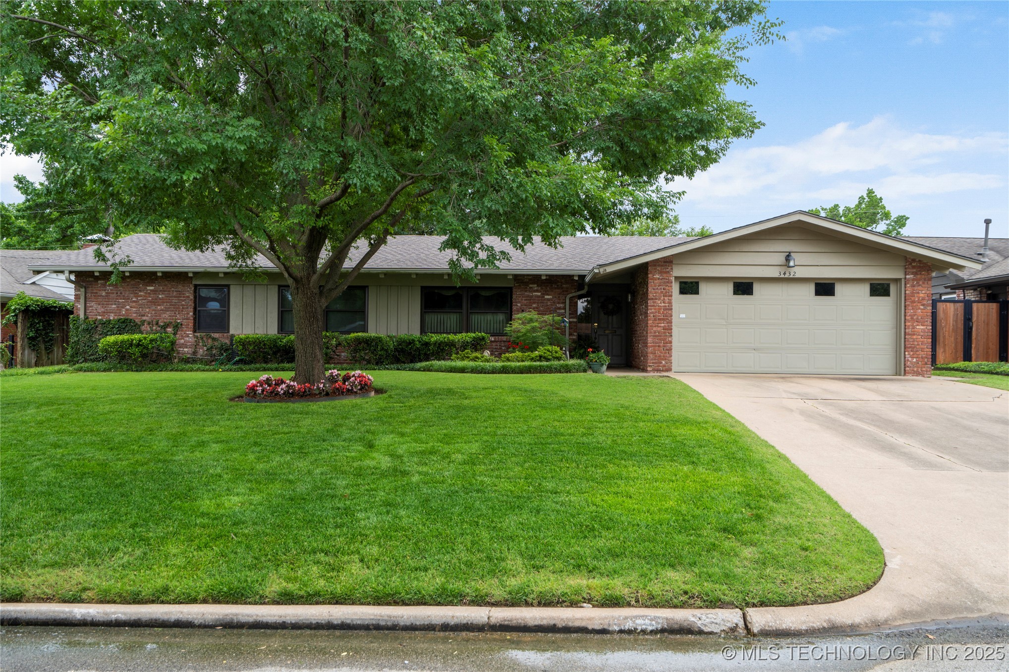 3432 E 57th Place Property Photo 8