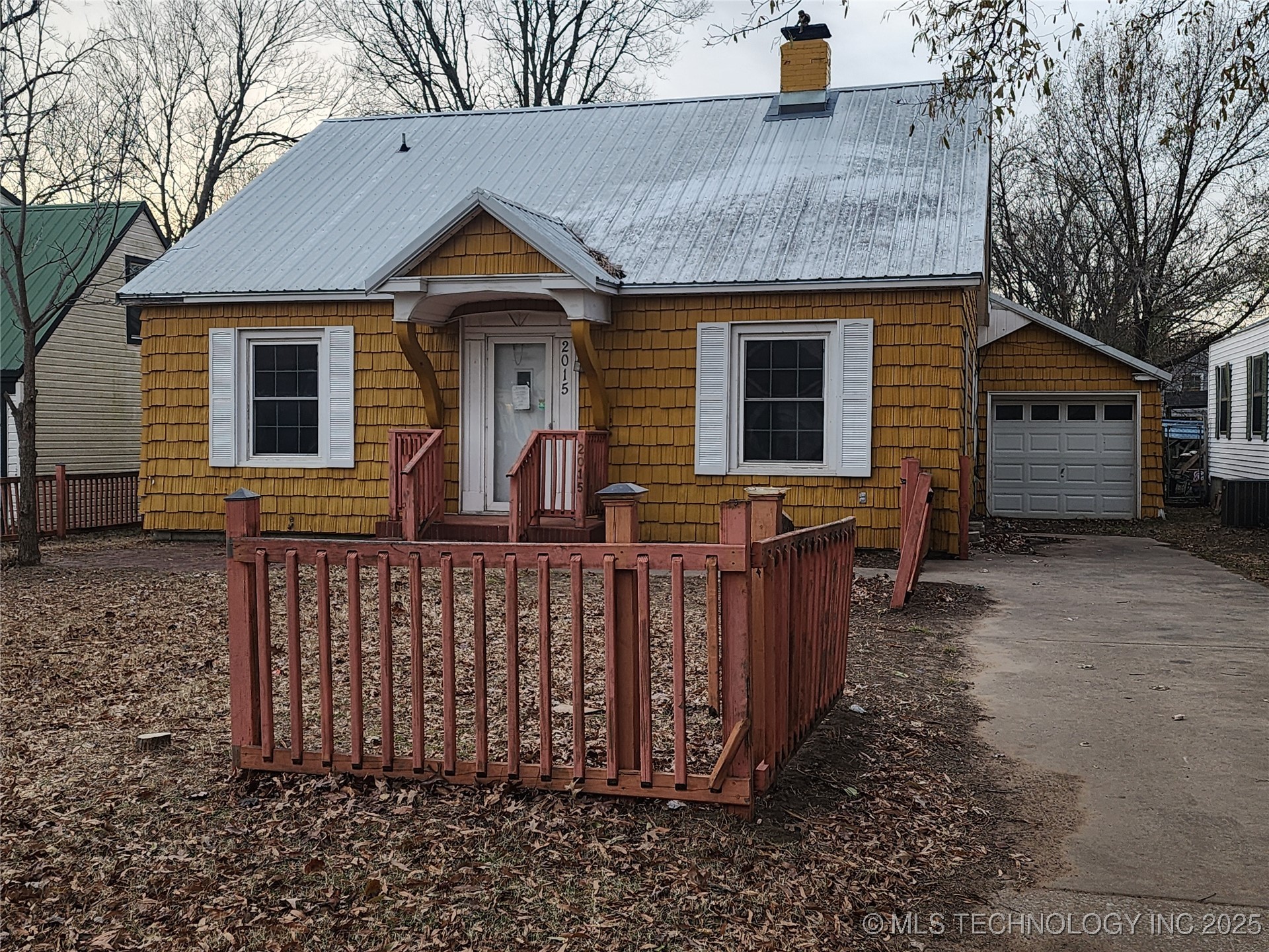 2015 S Dewey Avenue Property Photo 1