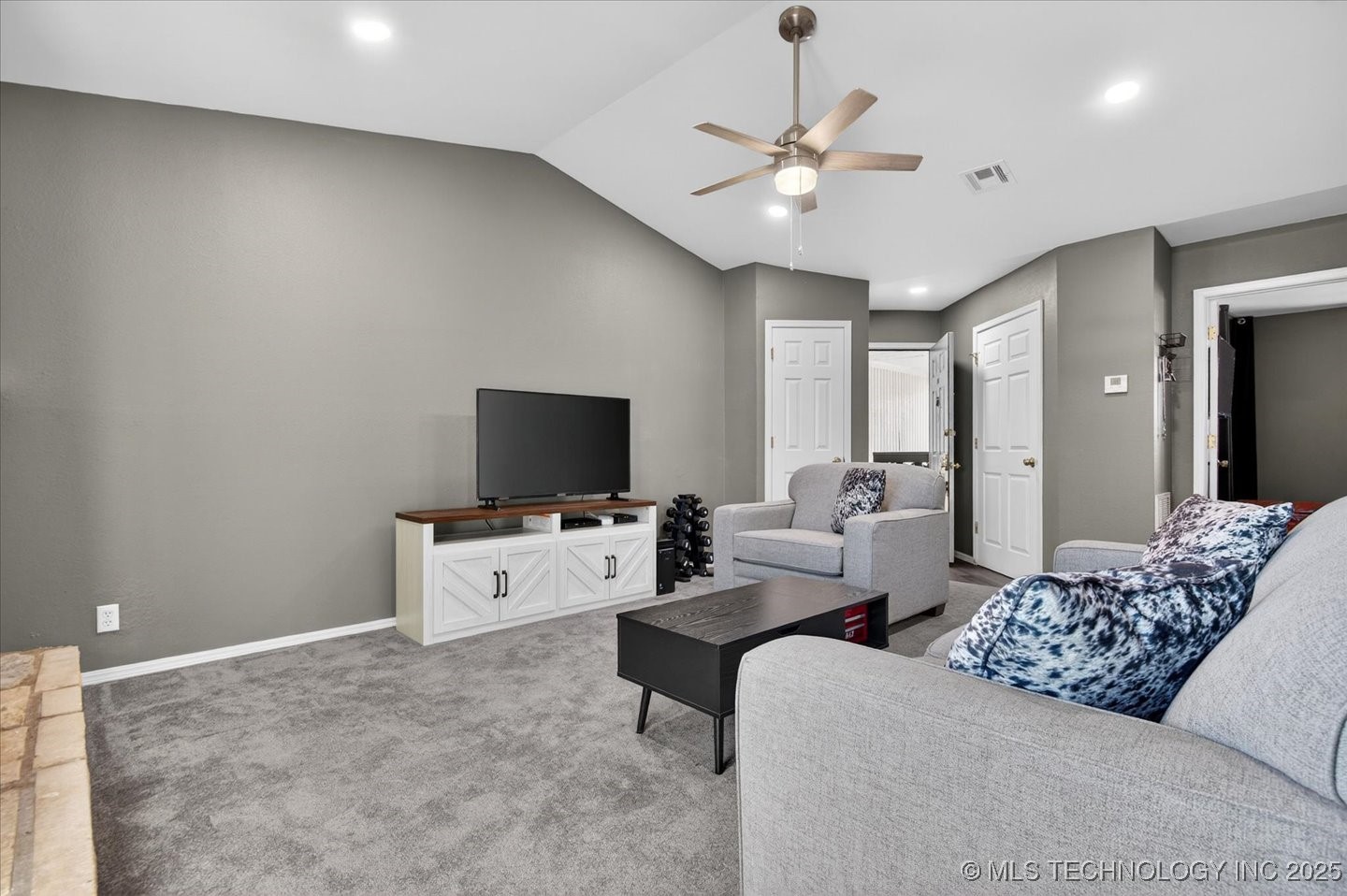 5209 Nowata Road B203 Property Photo 8