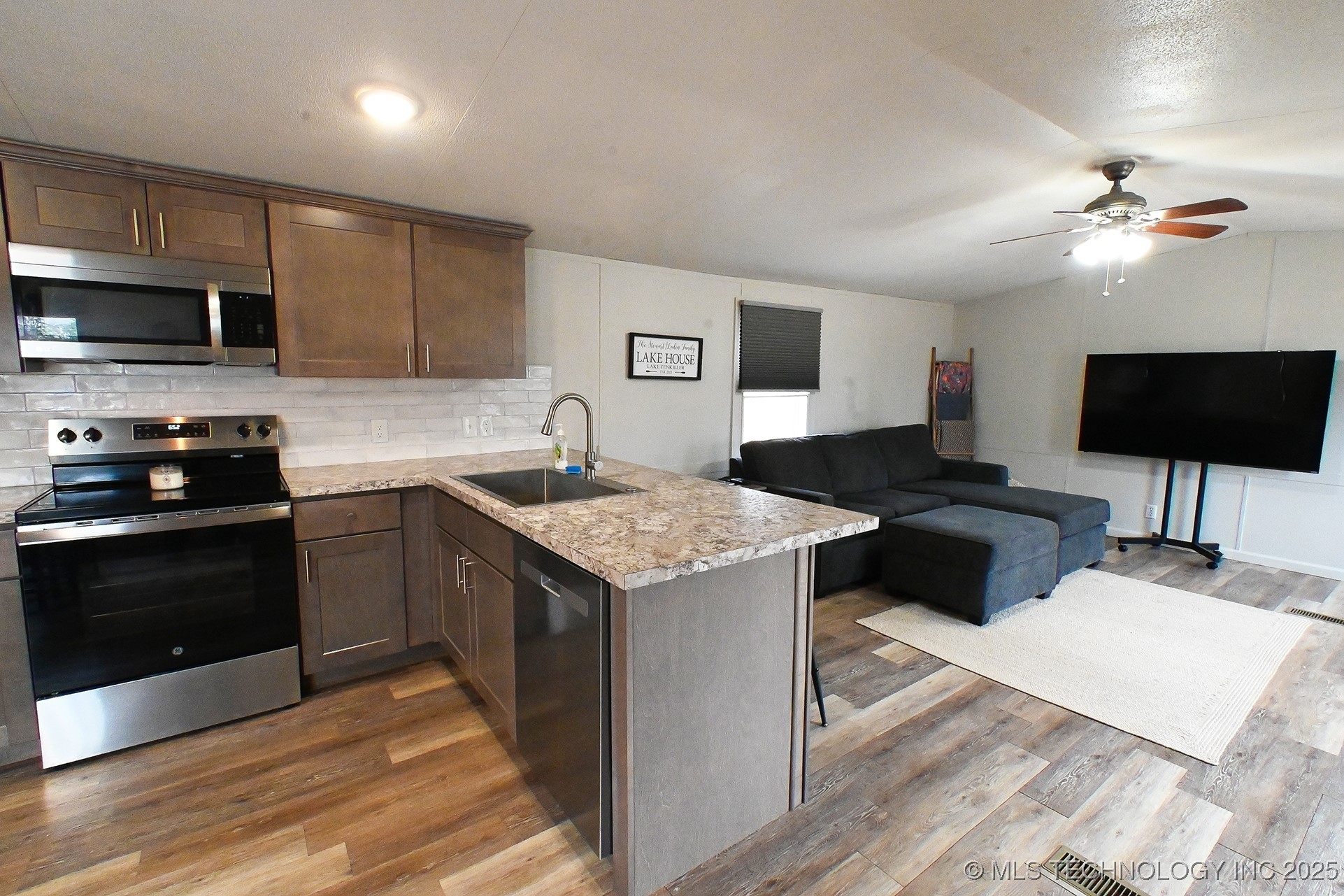 211 Wildwood Property Photo 16