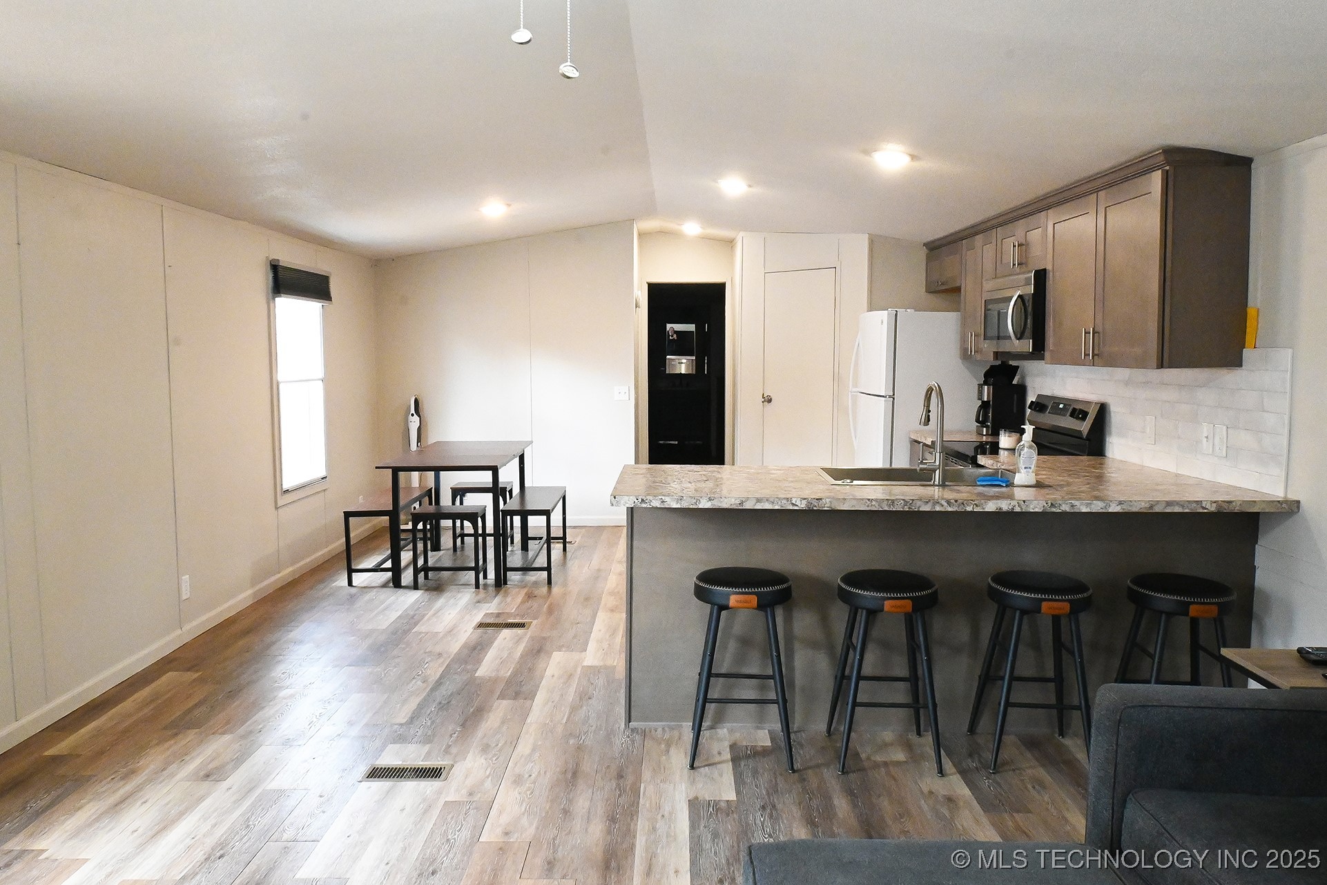 211 Wildwood Property Photo 18