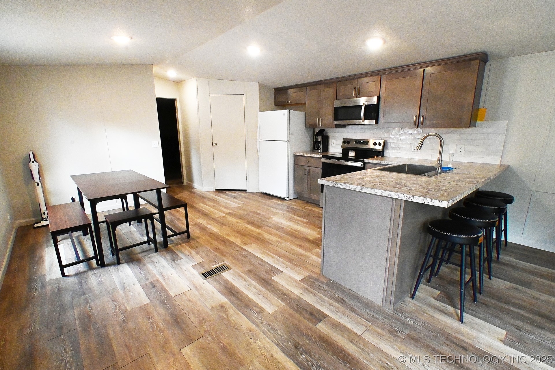 211 Wildwood Property Photo 19