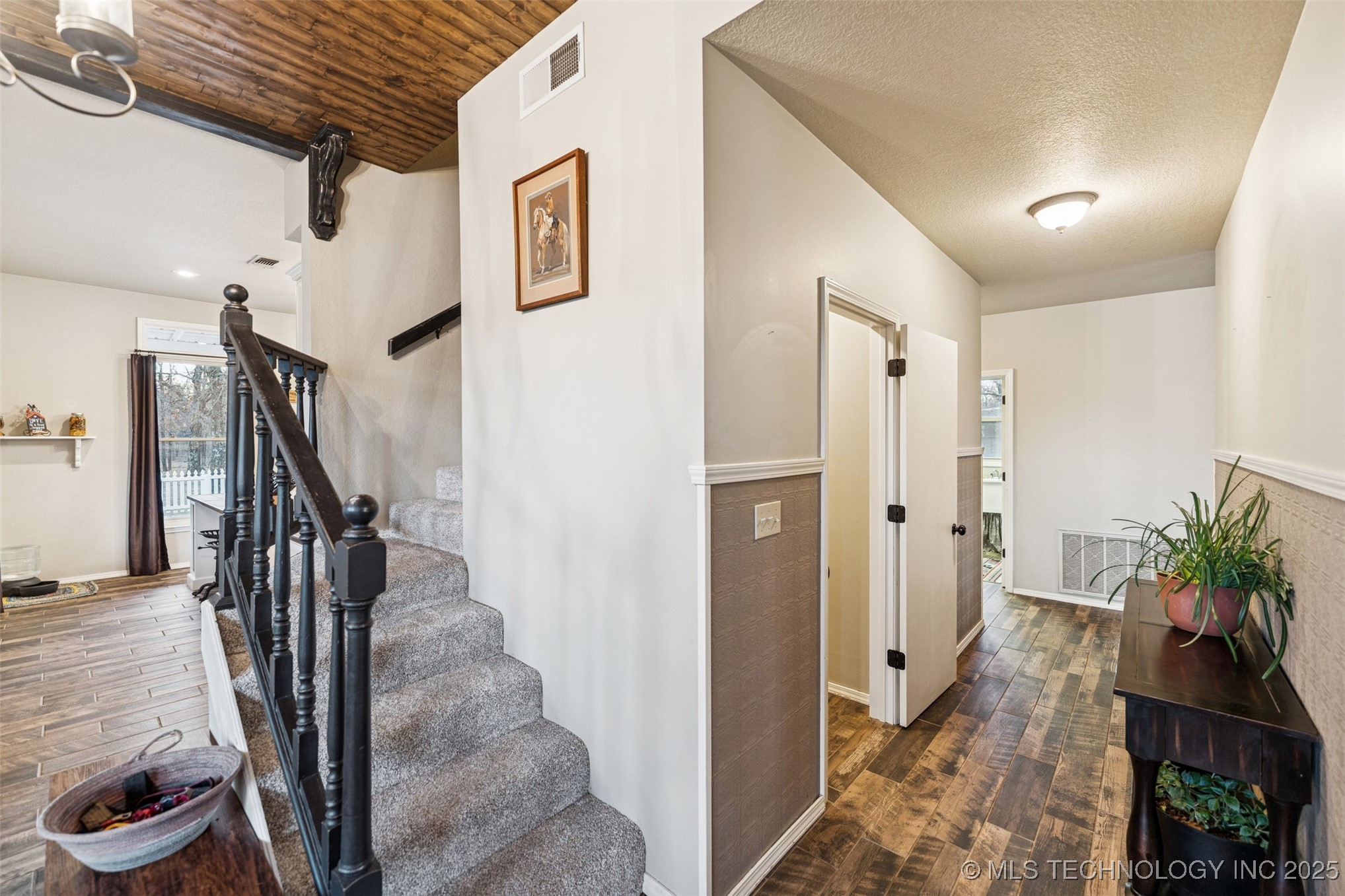 5558 N 441 Property Photo 11