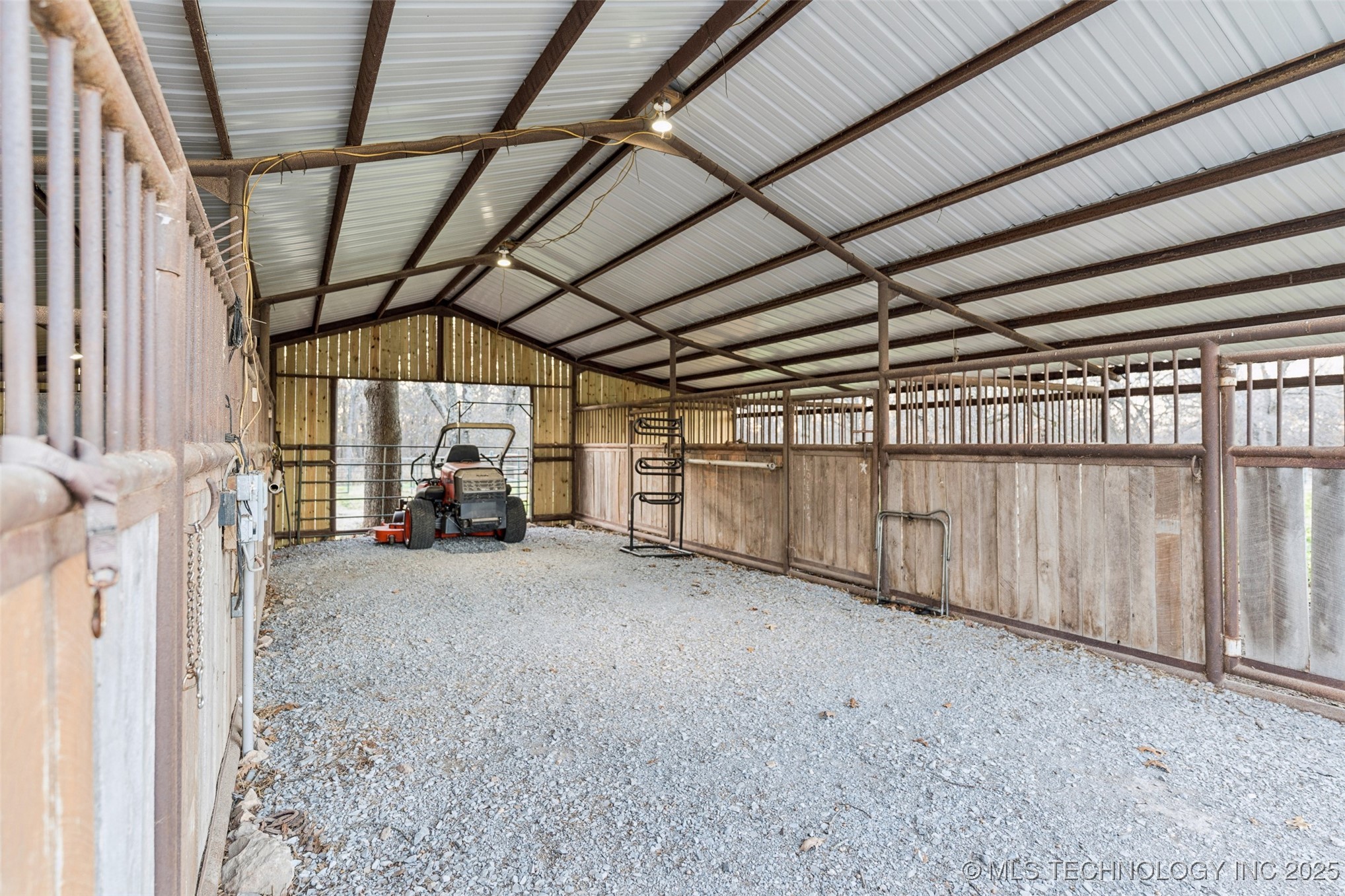 5558 N 441 Property Photo 34