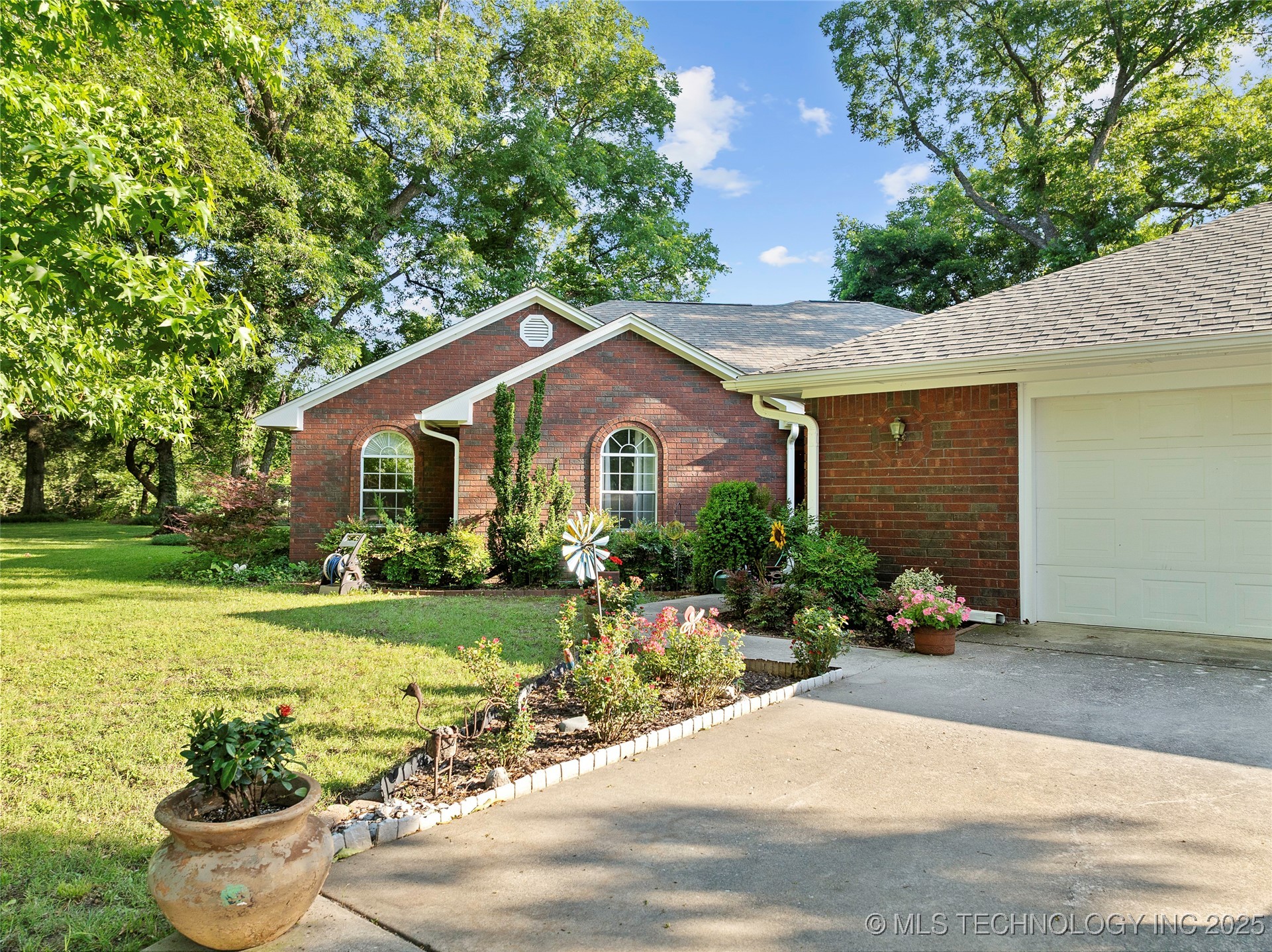 145 Cross Creek Property Photo 3