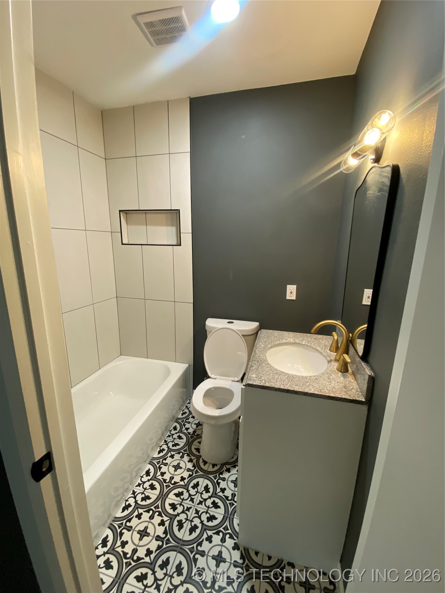 516 E 45th Place North Property Photo 9