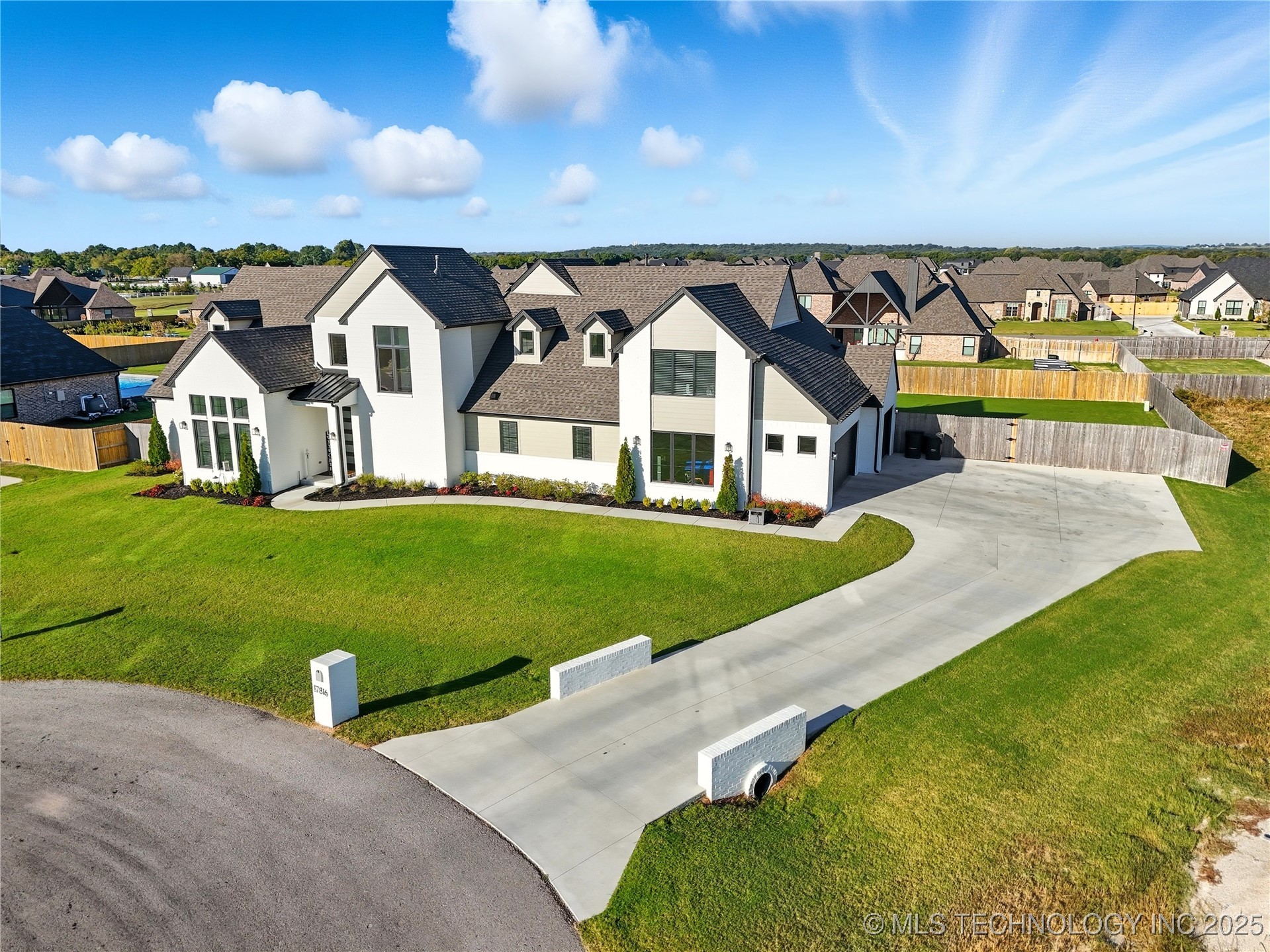 17816 S 47th East Avenue Property Photo 2