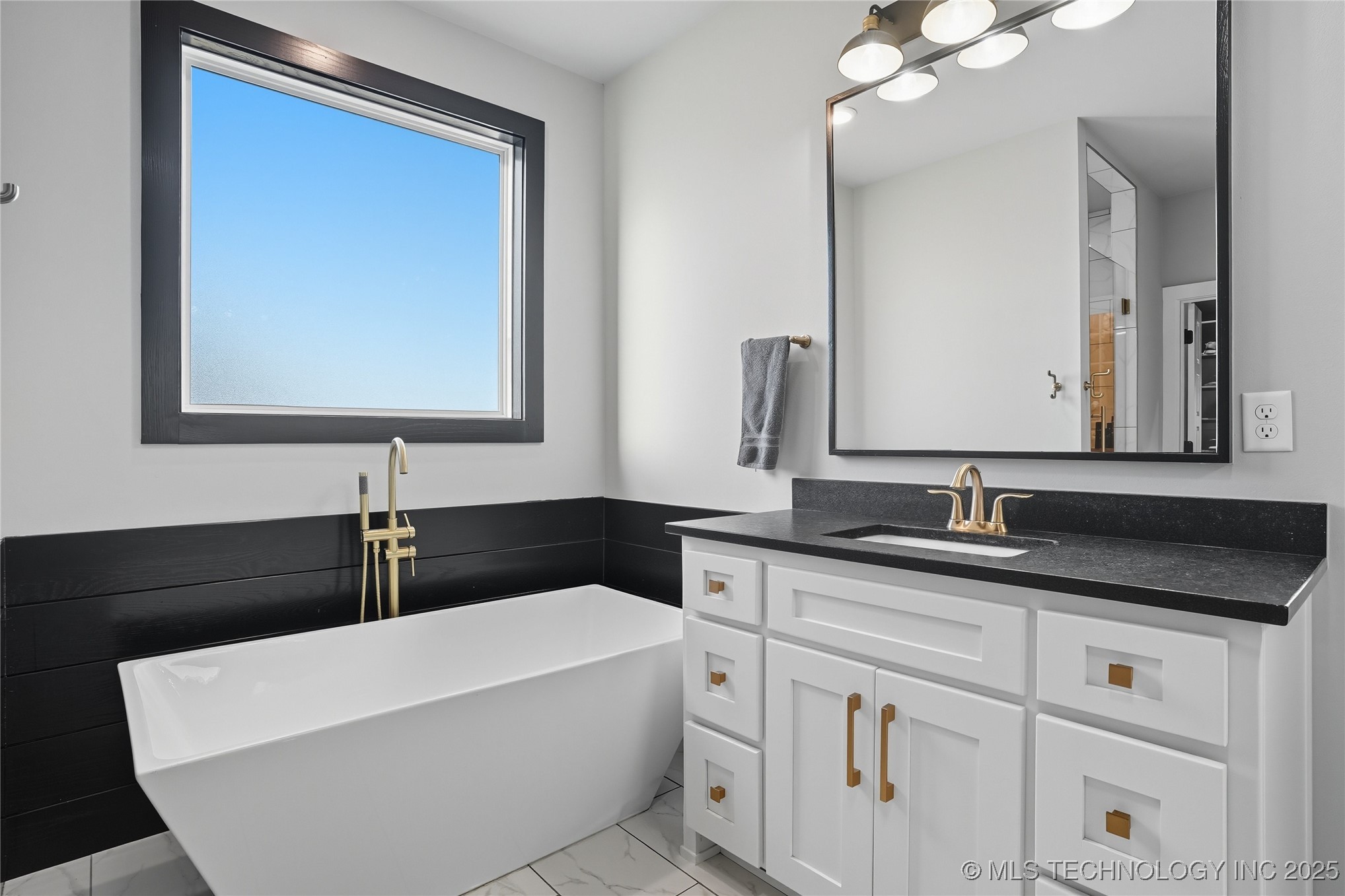 17816 S 47th East Avenue Property Photo 83