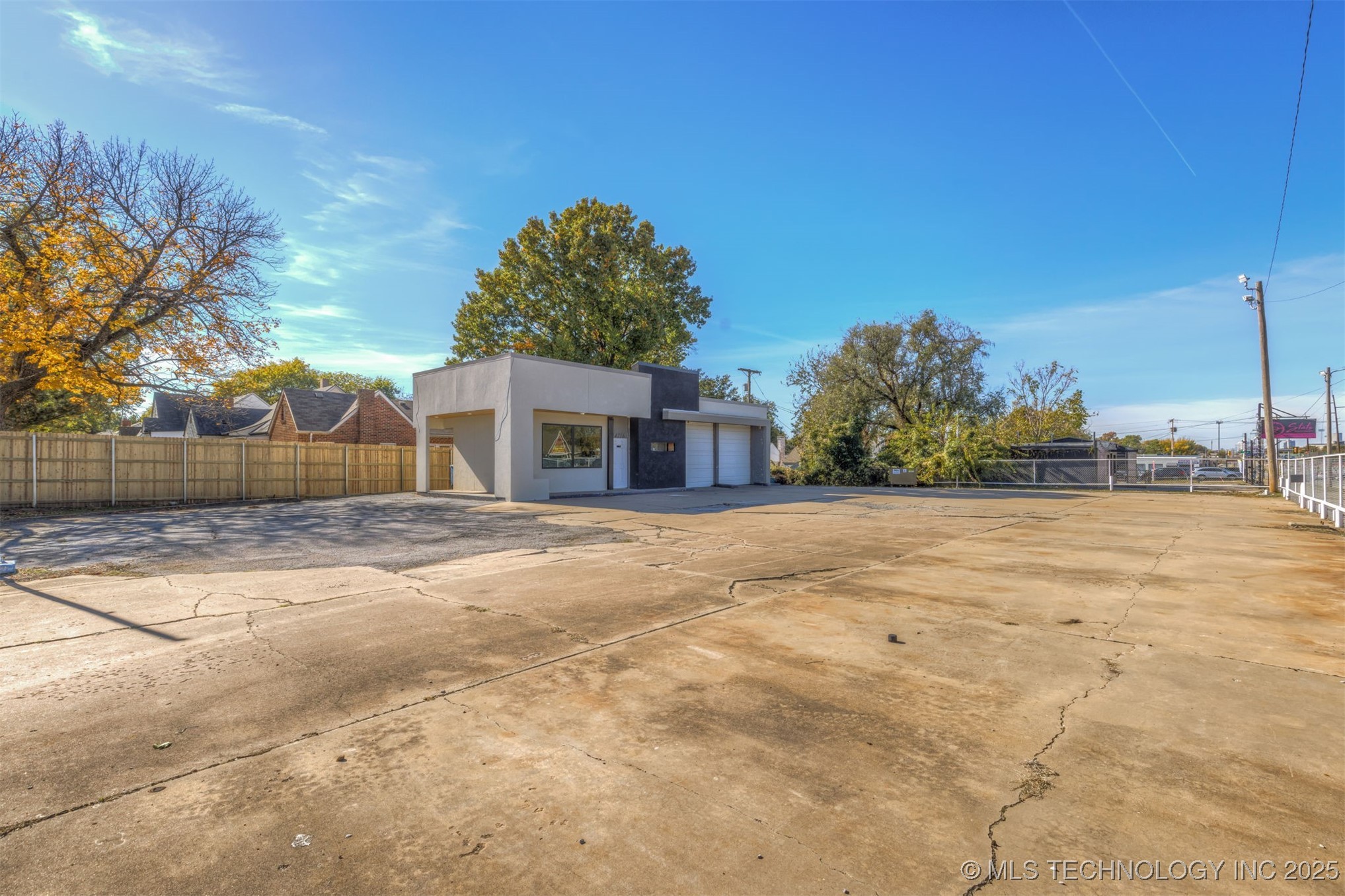 4216 E 11th Street Property Photo 6